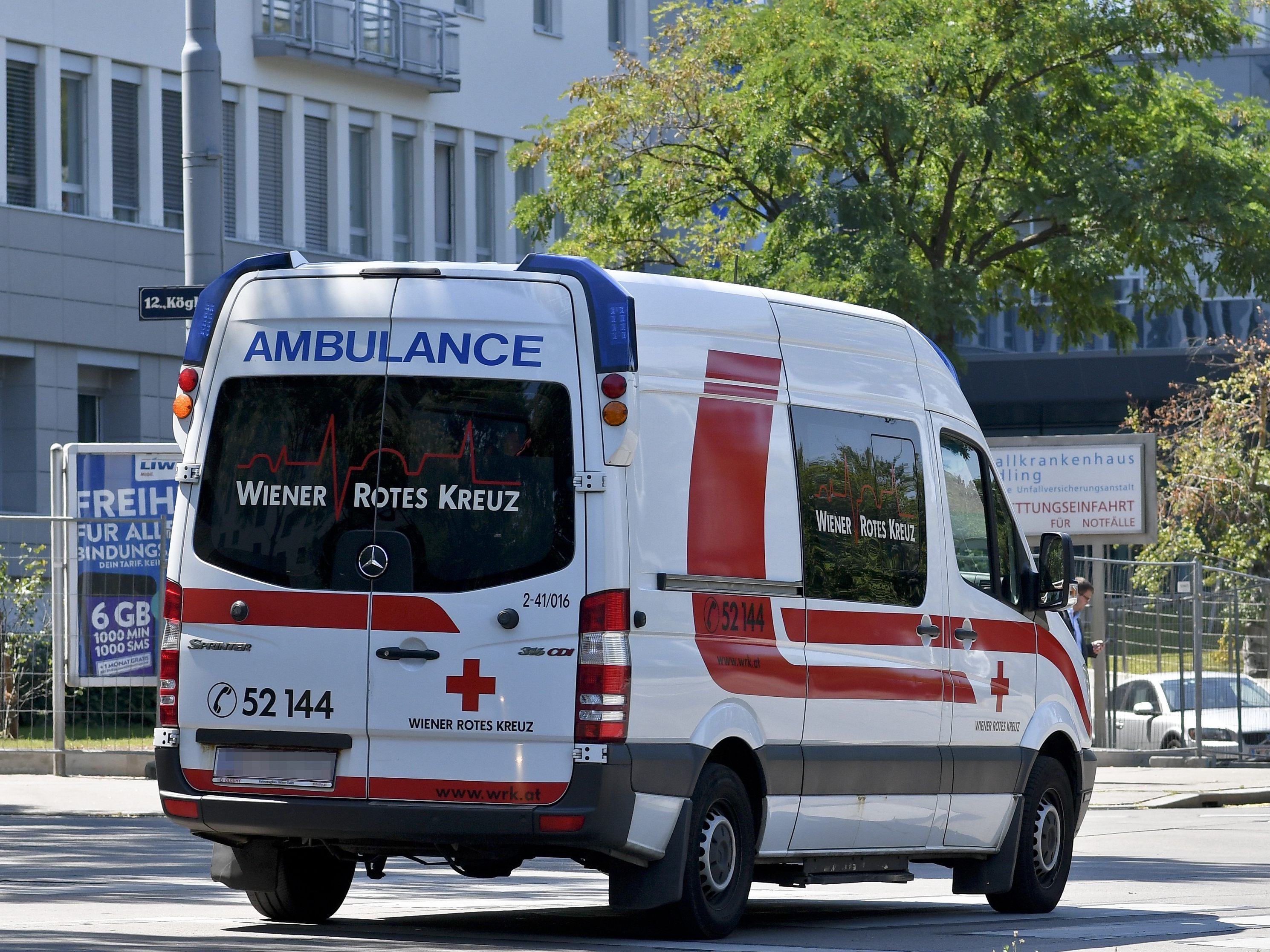 Die Verletzten wurden in ein Krankenhaus gebracht. Die Verletzten wurden in ein Krankenhaus gebracht.