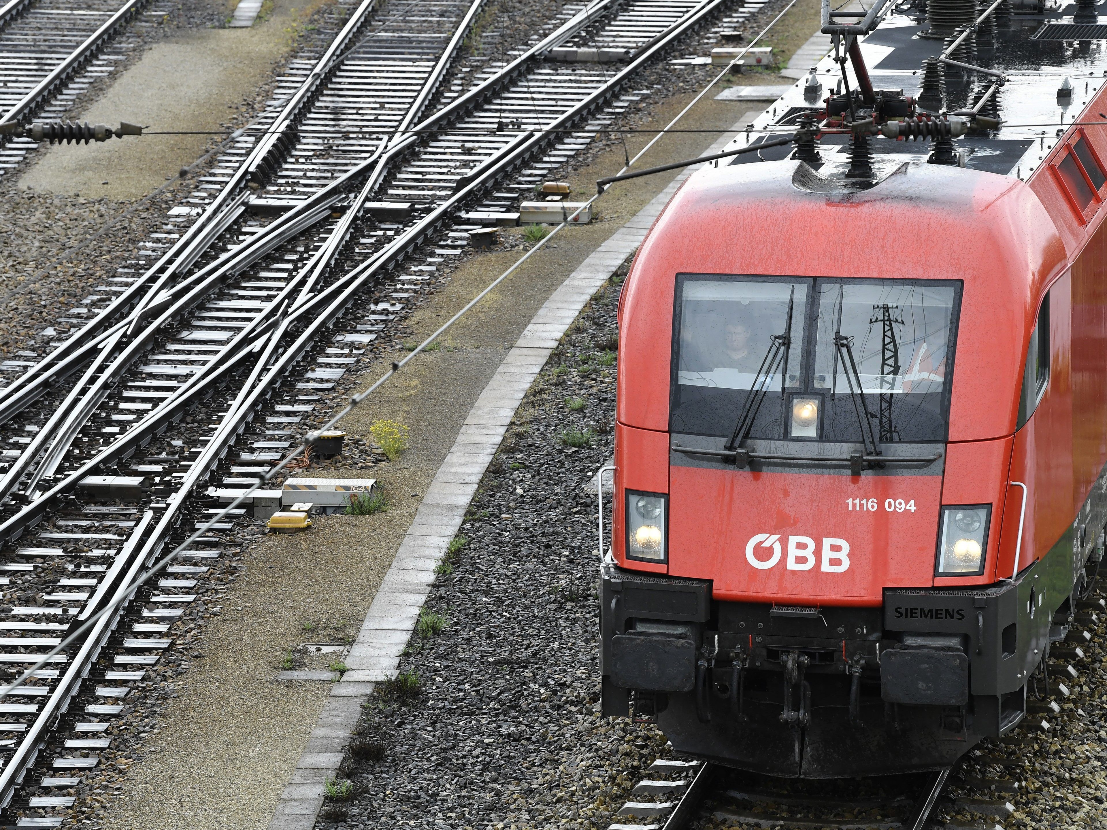 Die Bahnlinie soll durch ein Bussystem ersetzt werden. Die Bahnlinie soll durch ein Bussystem ersetzt werden.