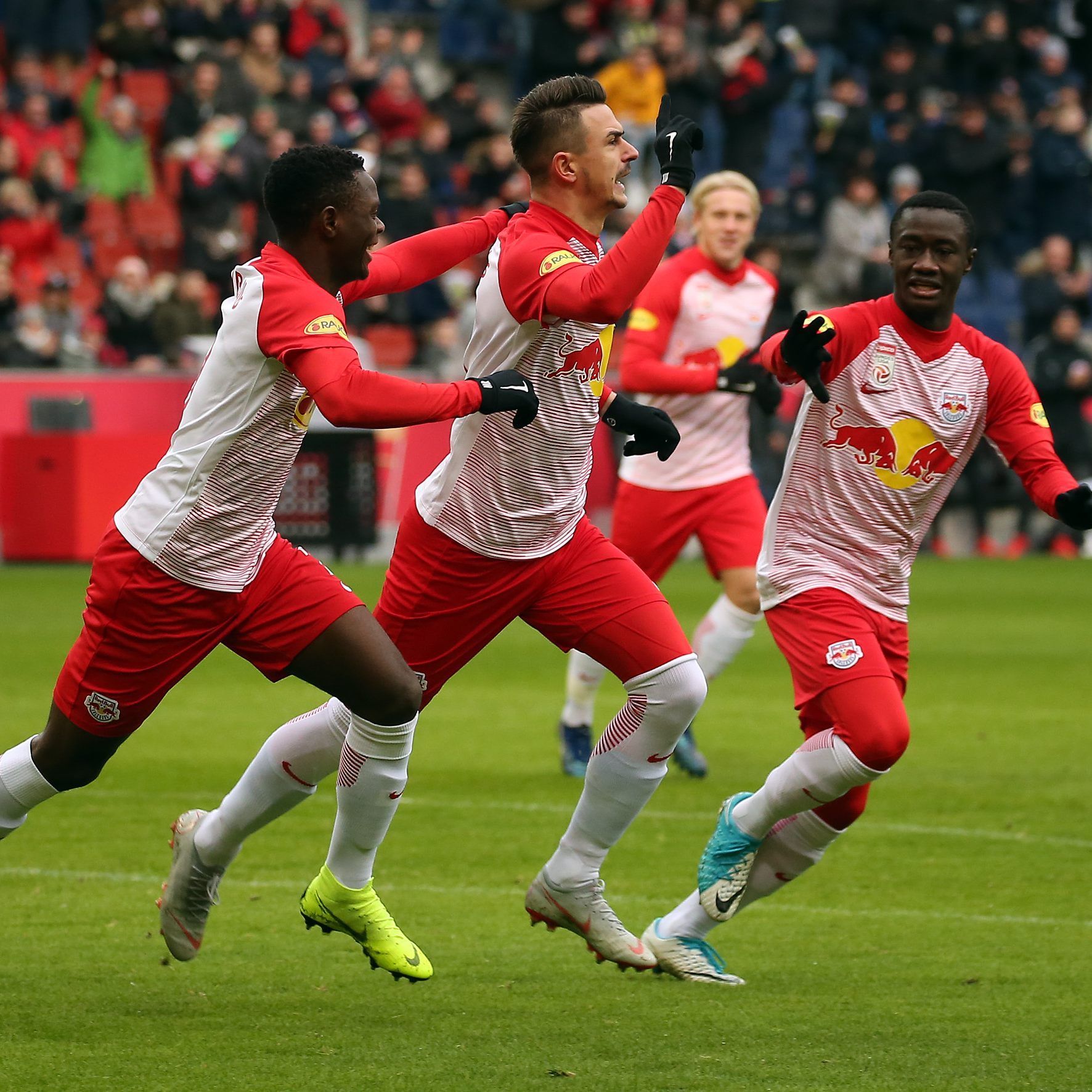 Hier sehen Sie das EL-Duell zwischen Red Bull Salzburg und Napoli live im TV und im Livestream.