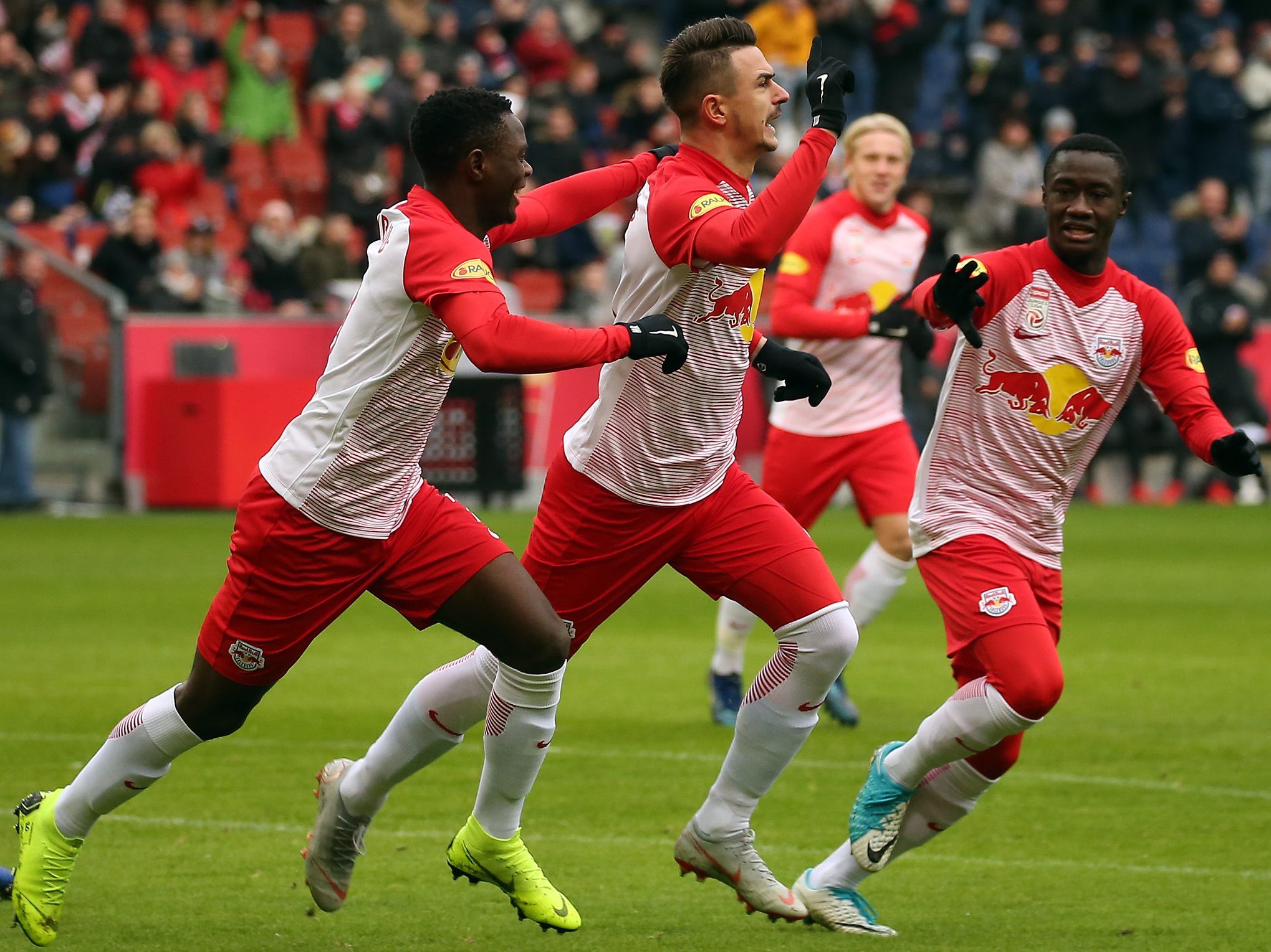 Hier sehen Sie das EL-Duell zwischen Red Bull Salzburg und Napoli live im TV und im Livestream.