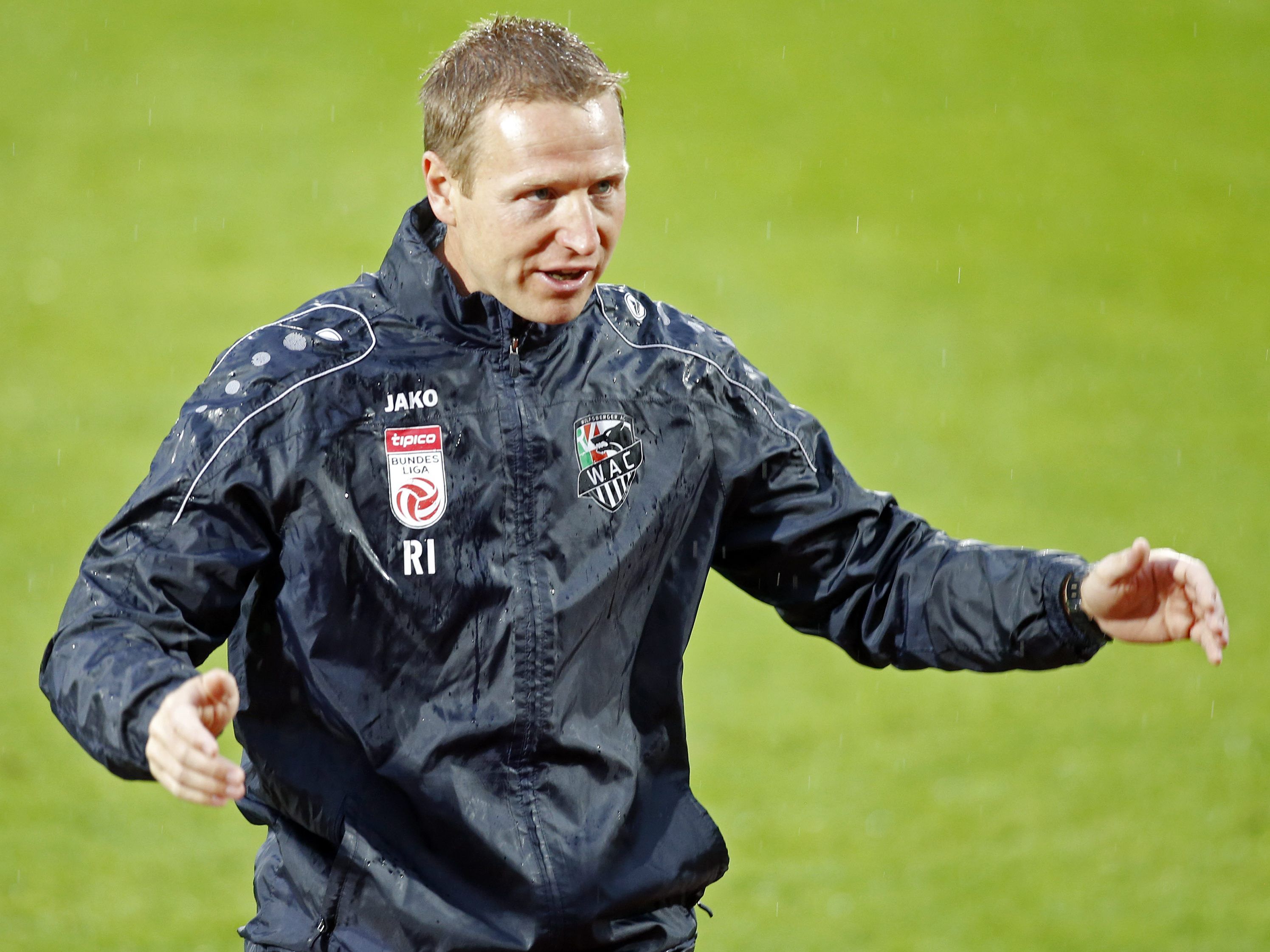Der beförderte Interimscoach ist laut Sportchef Muhr "in the lead".