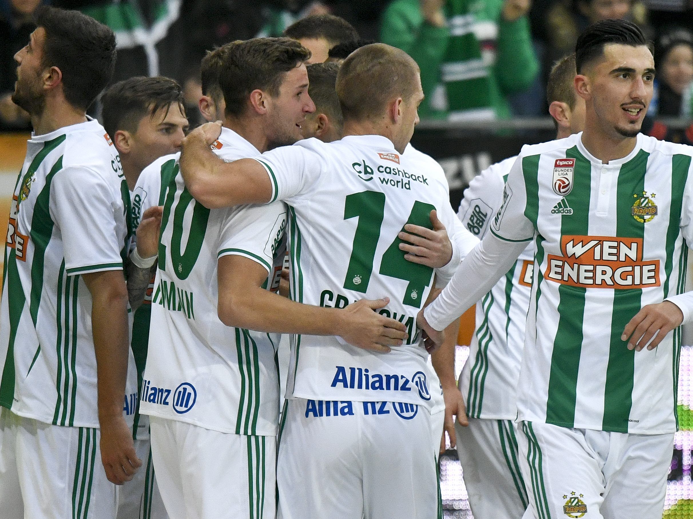 Rapid Wien freut sich über den "Pflichtsieg" gegen SKN St. Pölten. Rapid Wien freut sich über den "Pflichtsieg" gegen SKN St. Pölten.