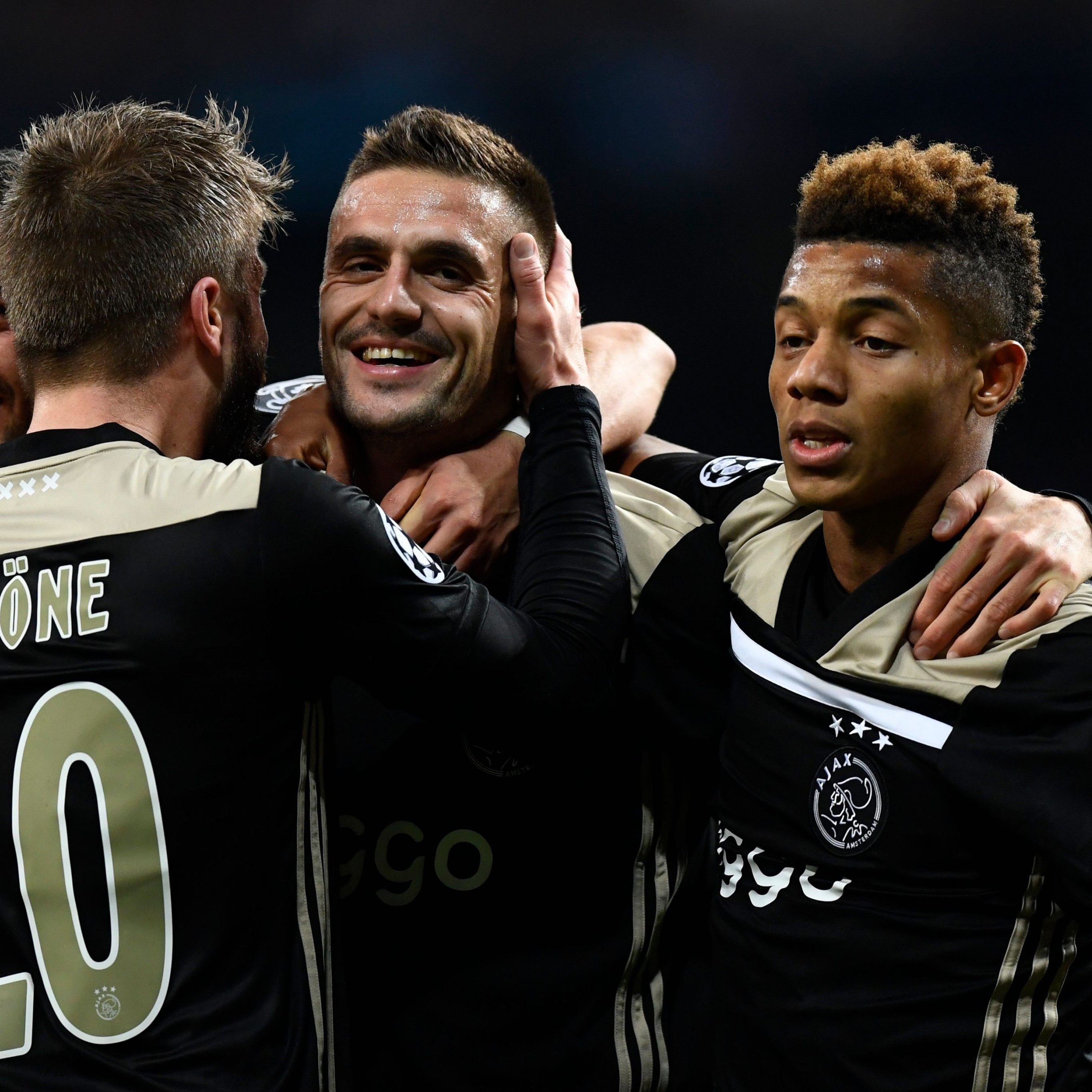 Dusan Tadic (m.) war von der Real Defensive heute nicht aufzuhalten.