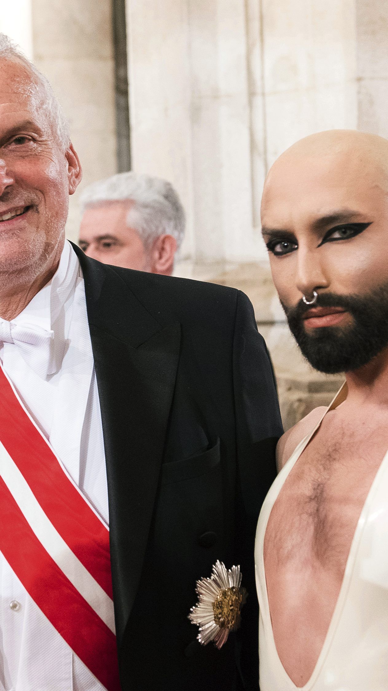 Conchita veröffentlichte um Mitternacht einen neuen Song unter neuem Namen.