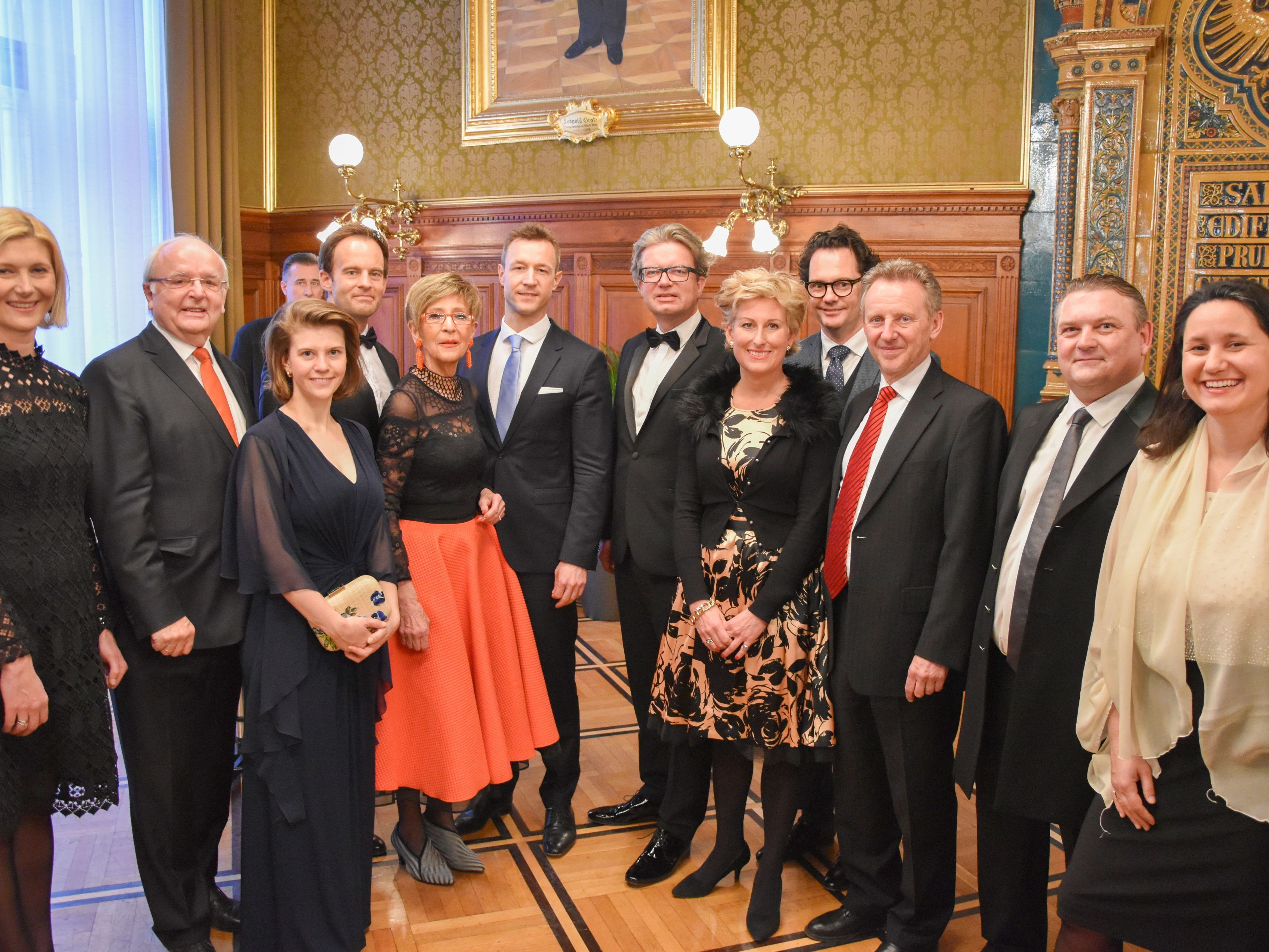 Gestern Abend fand der 57. Kleine Neubauer Opernball statt. Gestern Abend fand der 57. Kleine Neubauer Opernball statt.