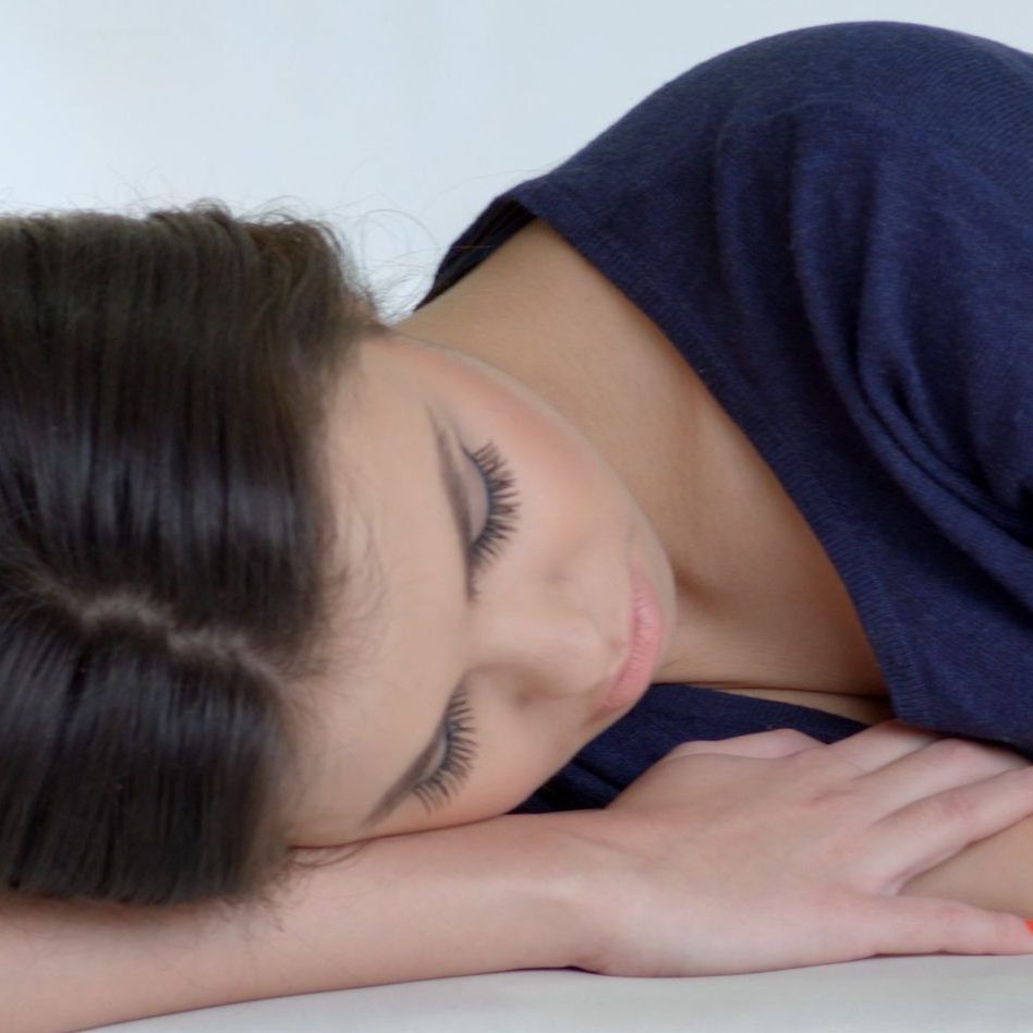 Ein alter Trick soll beim Einschlafen helfen.