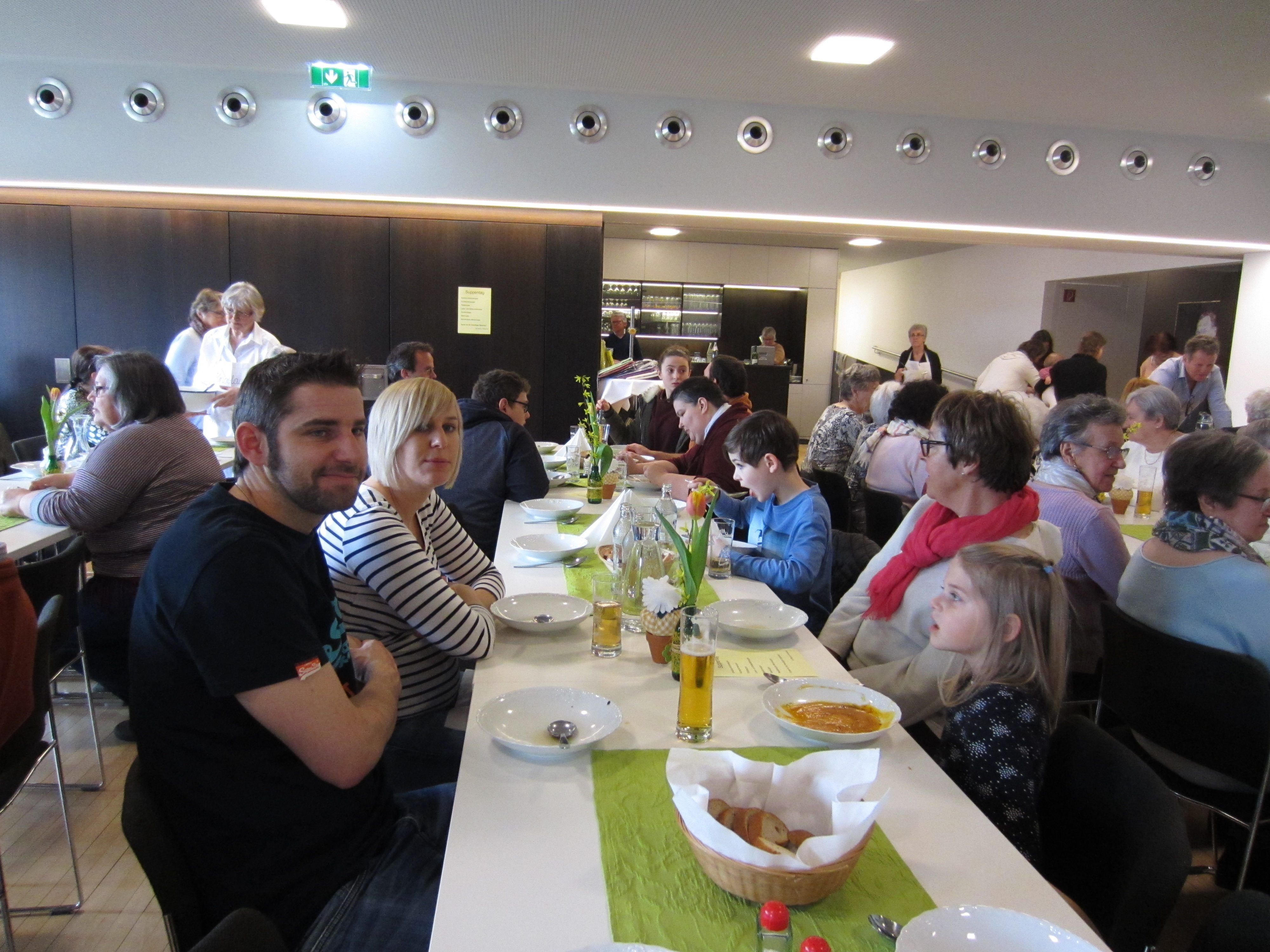 Suppe essen und Gutes tun