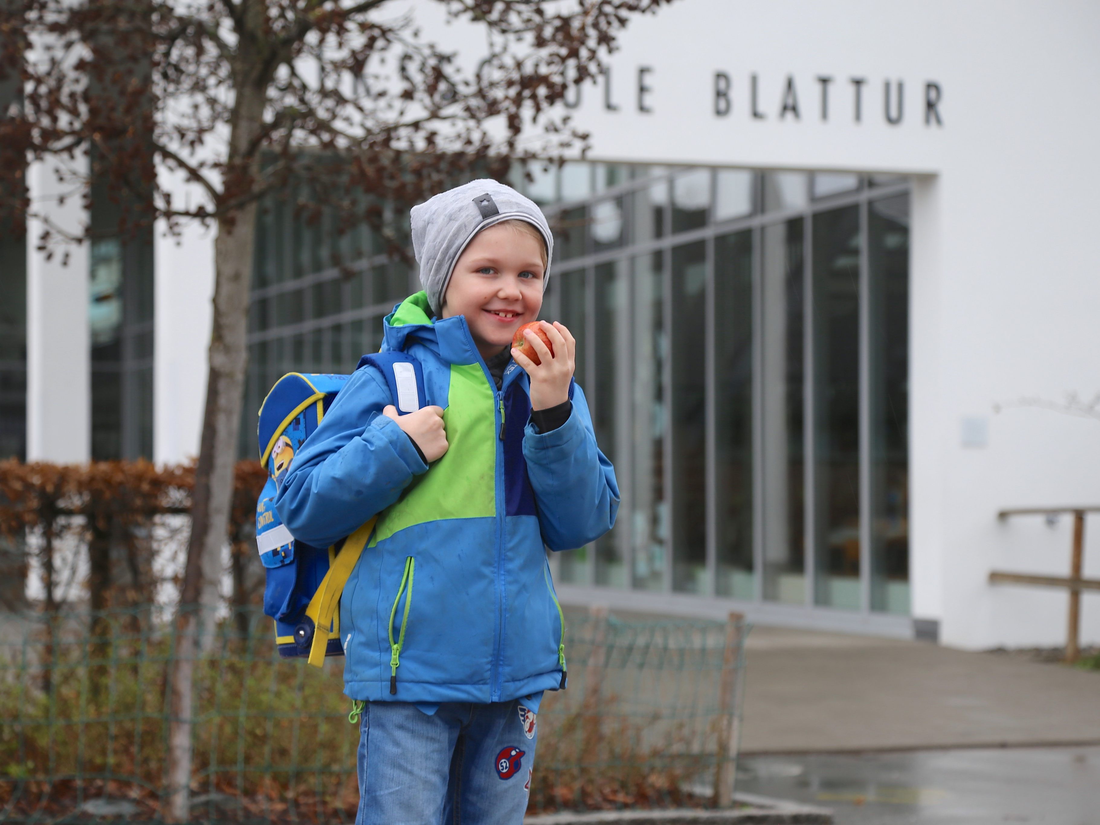 Mit gesunder und ausgewogener Ernährung kommst du konzentrierter durch den Schultag.