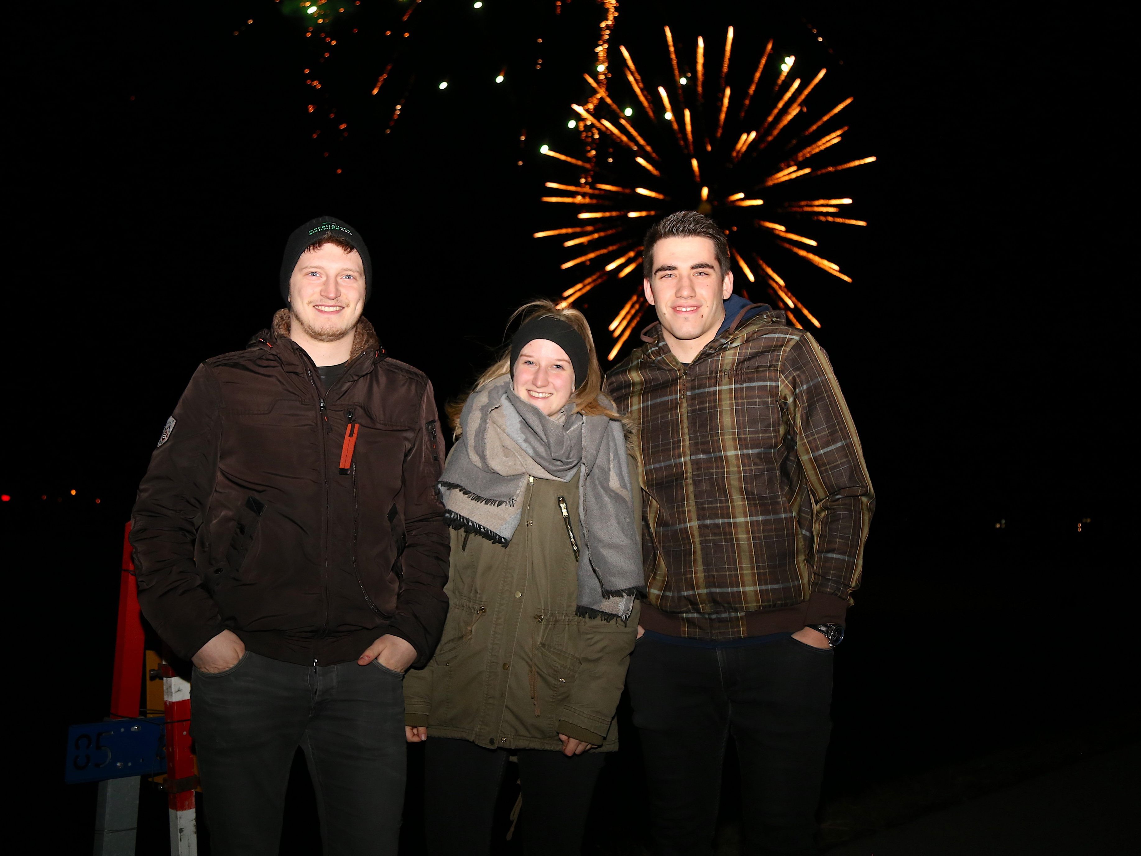 Manuel, Maria und Patrick genossen das Event auch ohne Funkenbrennen. Manuel, Maria und Patrick genossen das Event auch ohne Funkenbrennen.