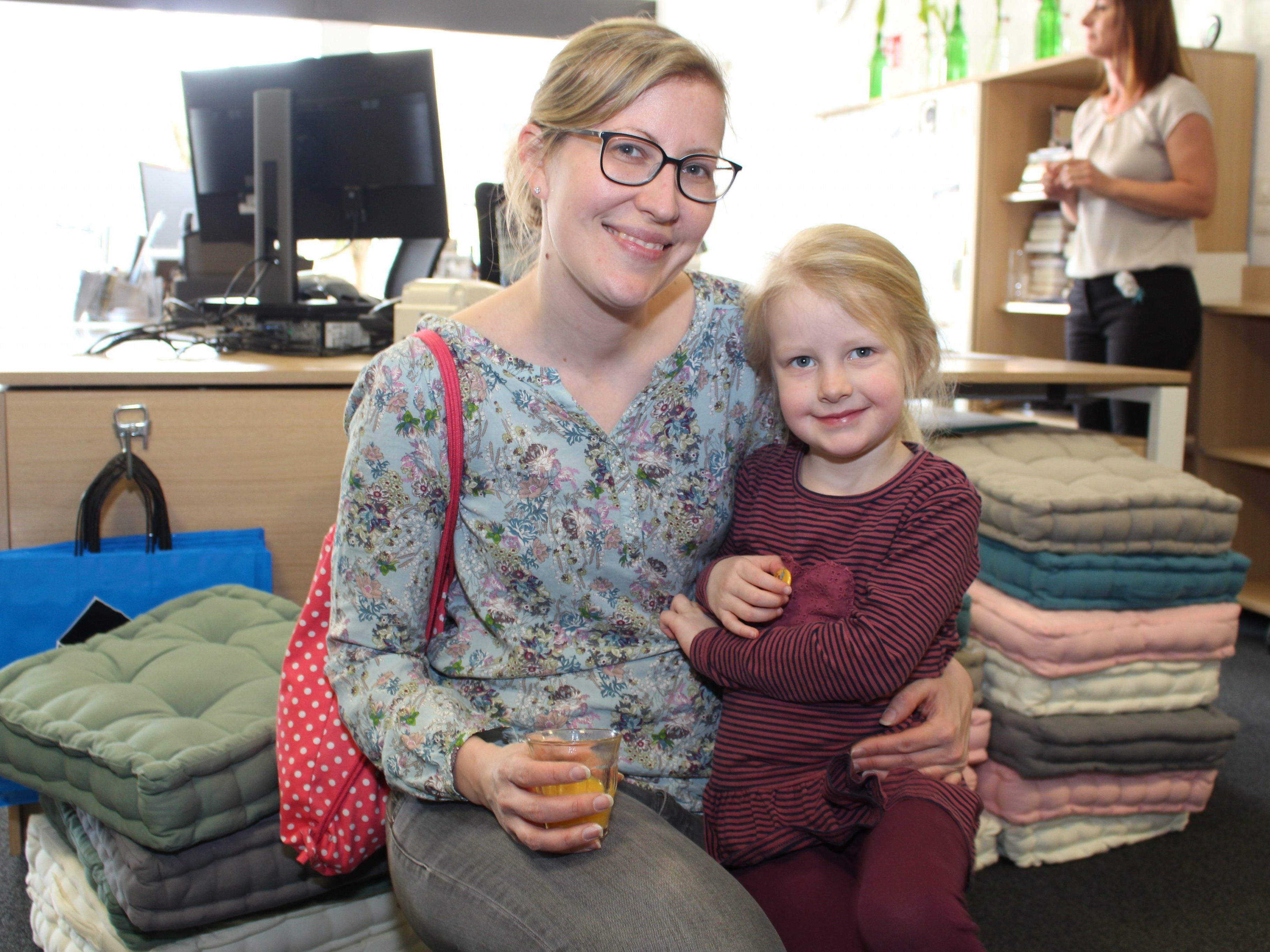 Alissa und Sandra waren bei der Geburtstagsfeier der Bibliothek dabei. Alissa und Sandra waren bei der Geburtstagsfeier der Bibliothek dabei.