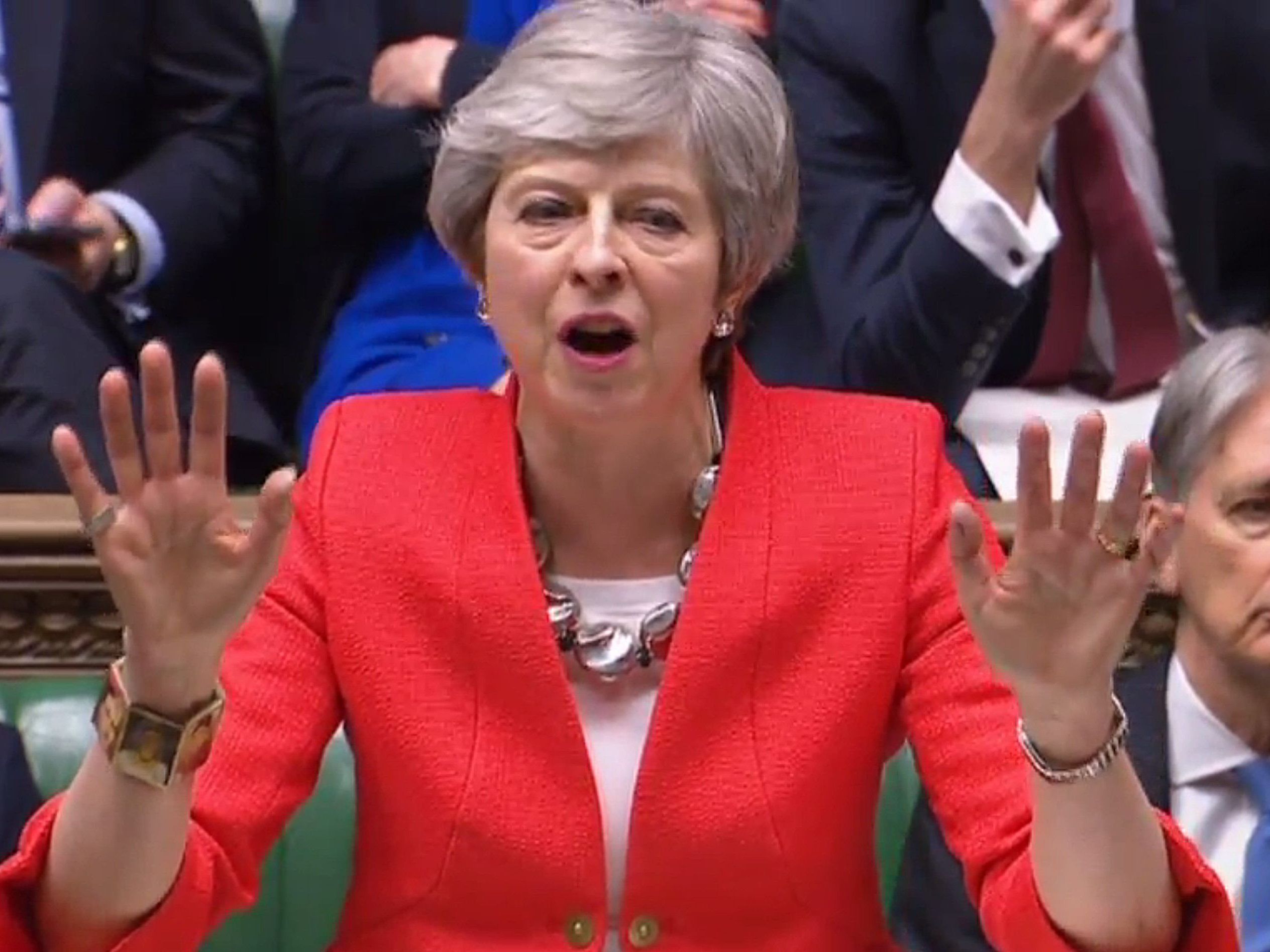 Theresa May wirbt mit aller Kraft für ihre am Montag mit EU-Kommissionschef Juncker erzielte Einigung zum Brexit-Deal. Theresa May wirbt mit aller Kraft für ihre am Montag mit EU-Kommissionschef Juncker erzielte Einigung zum Brexit-Deal.