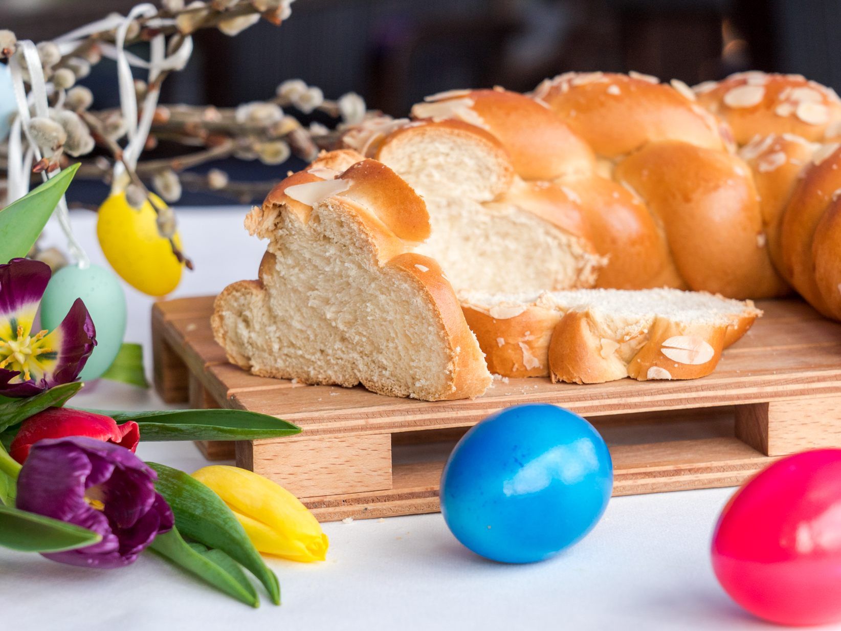 Österliche Leckereien warten auf die Besucher beim Osterbrund im Marriott Hotel.