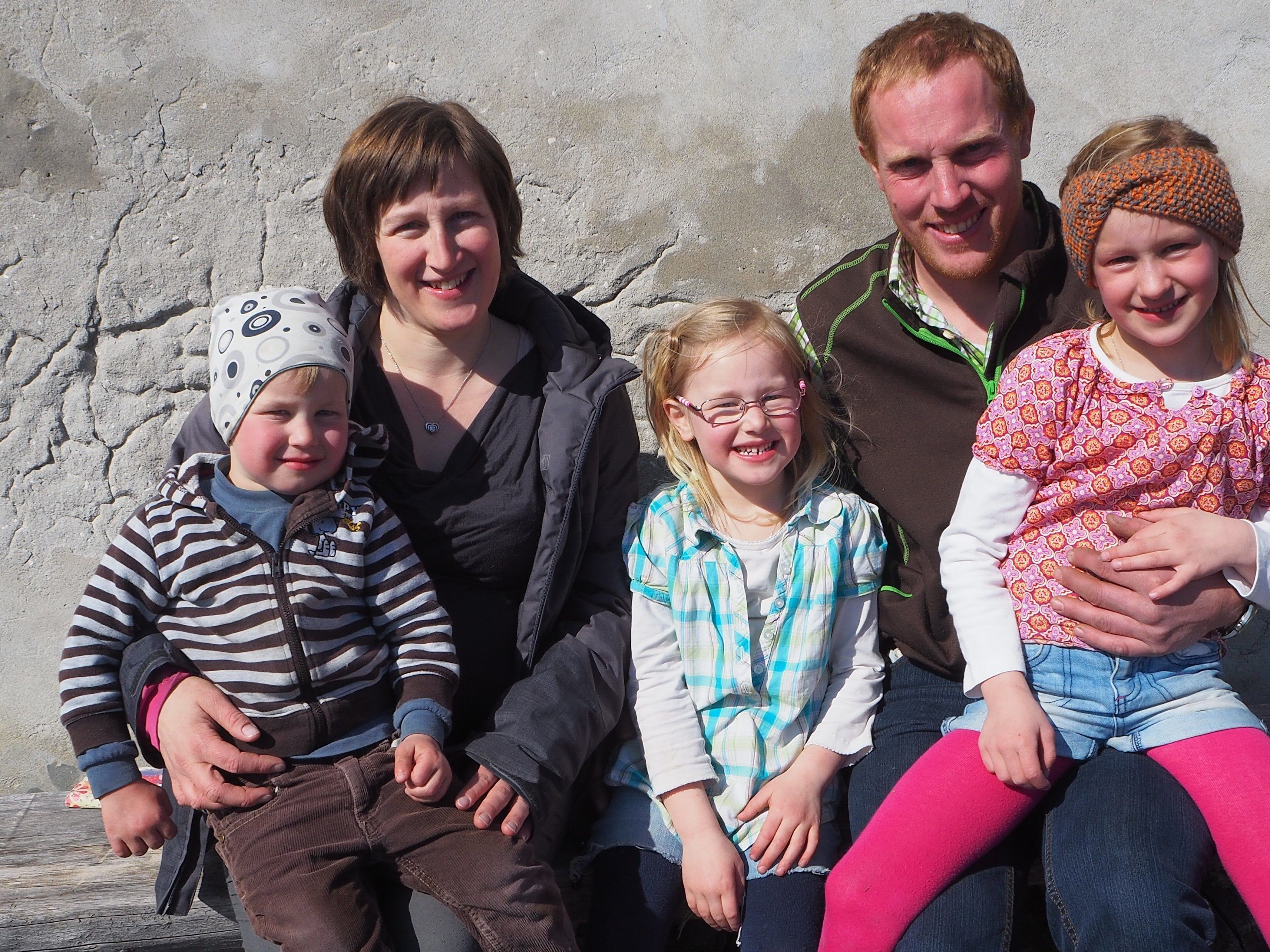 Cornelia und Jakob Mathis mit ihren Kindern Valentin, Theresa und Laura Cornelia und Jakob Mathis mit ihren Kindern Valentin, Theresa und Laura