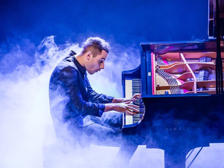 Eine atemberaubende Show gehört zu Peter Bence' Auftritten einfach dazu.