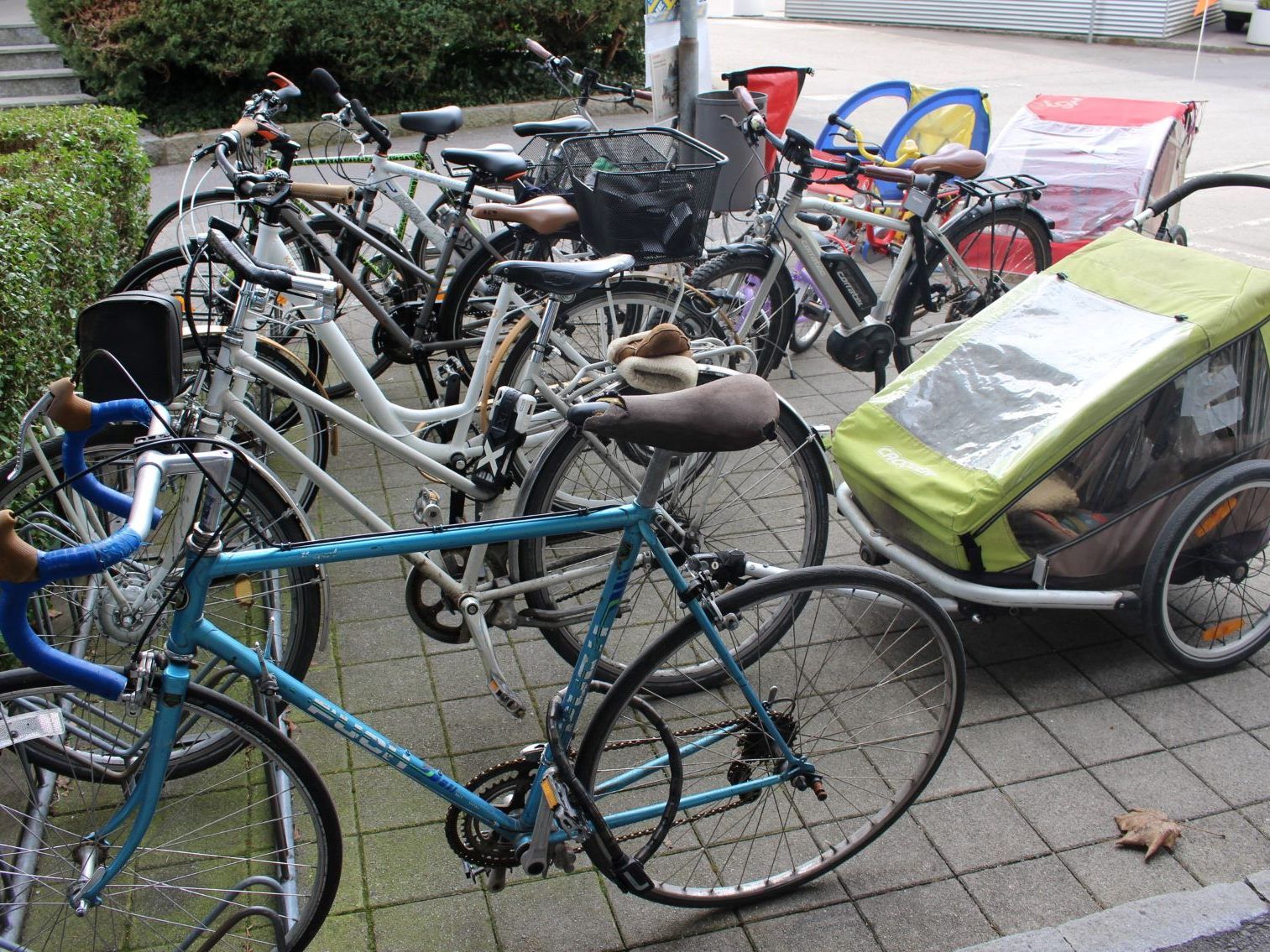 Radabstellplätze sind vielerorts schnell überfüllt.