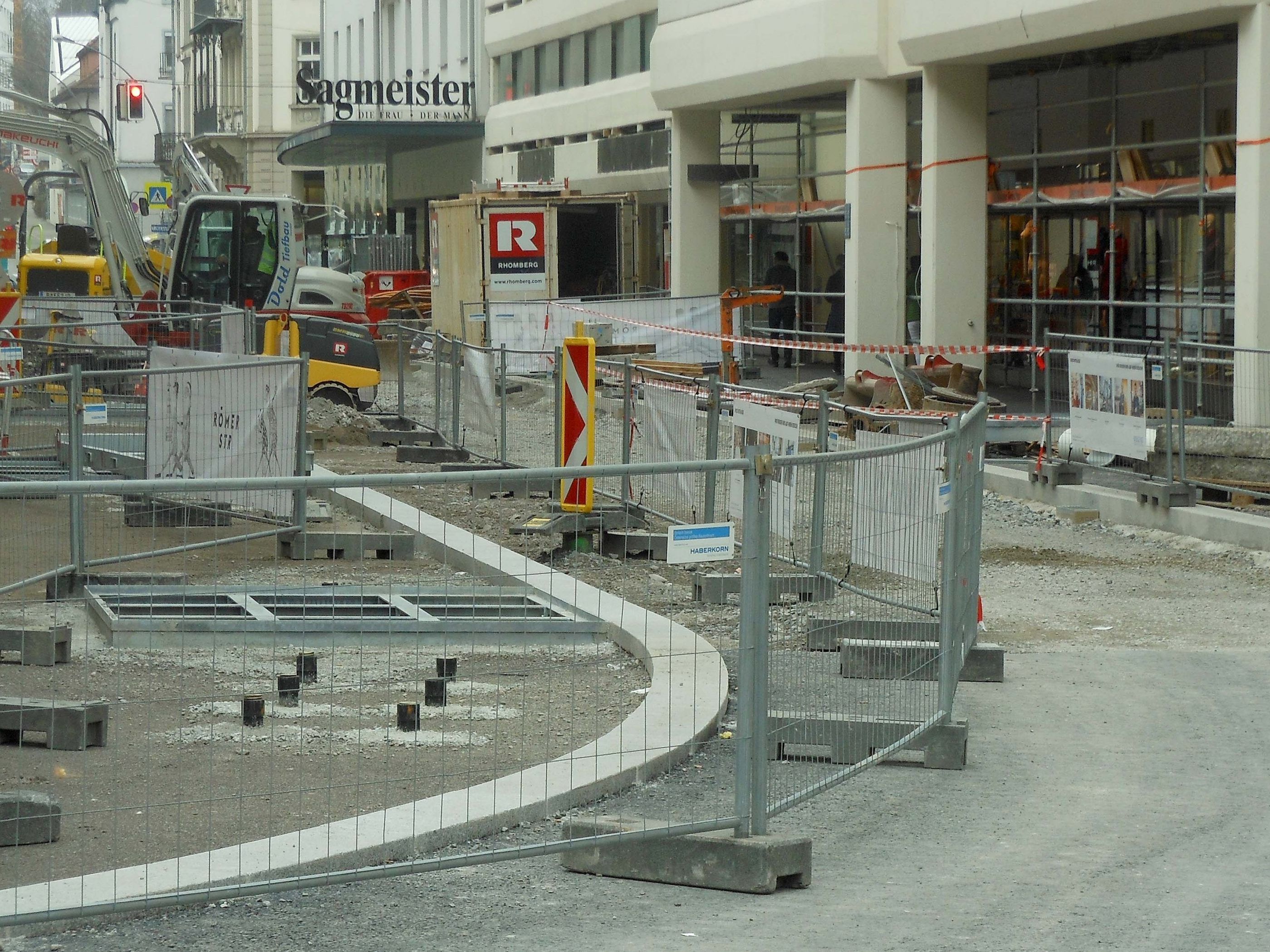 Auch in der Römerstraße wird alles für den endgültigen Belag vorbereitet.