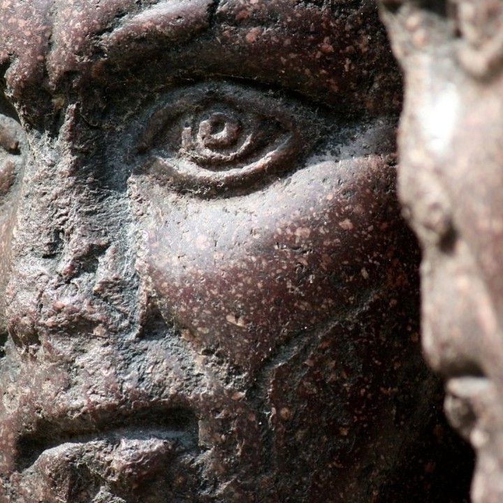 Auffallend: Bei vielen alten Statuen fehlt ein wichtiges Detail - die Nase.