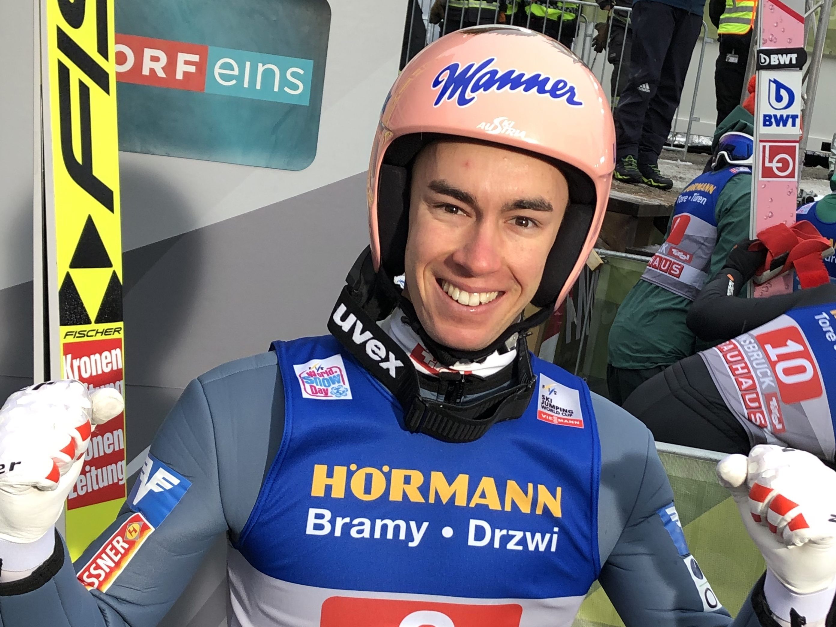 Am 3. April wird Stefan Kraft von 13 bis 14 Uhr Autogramme verteilen.