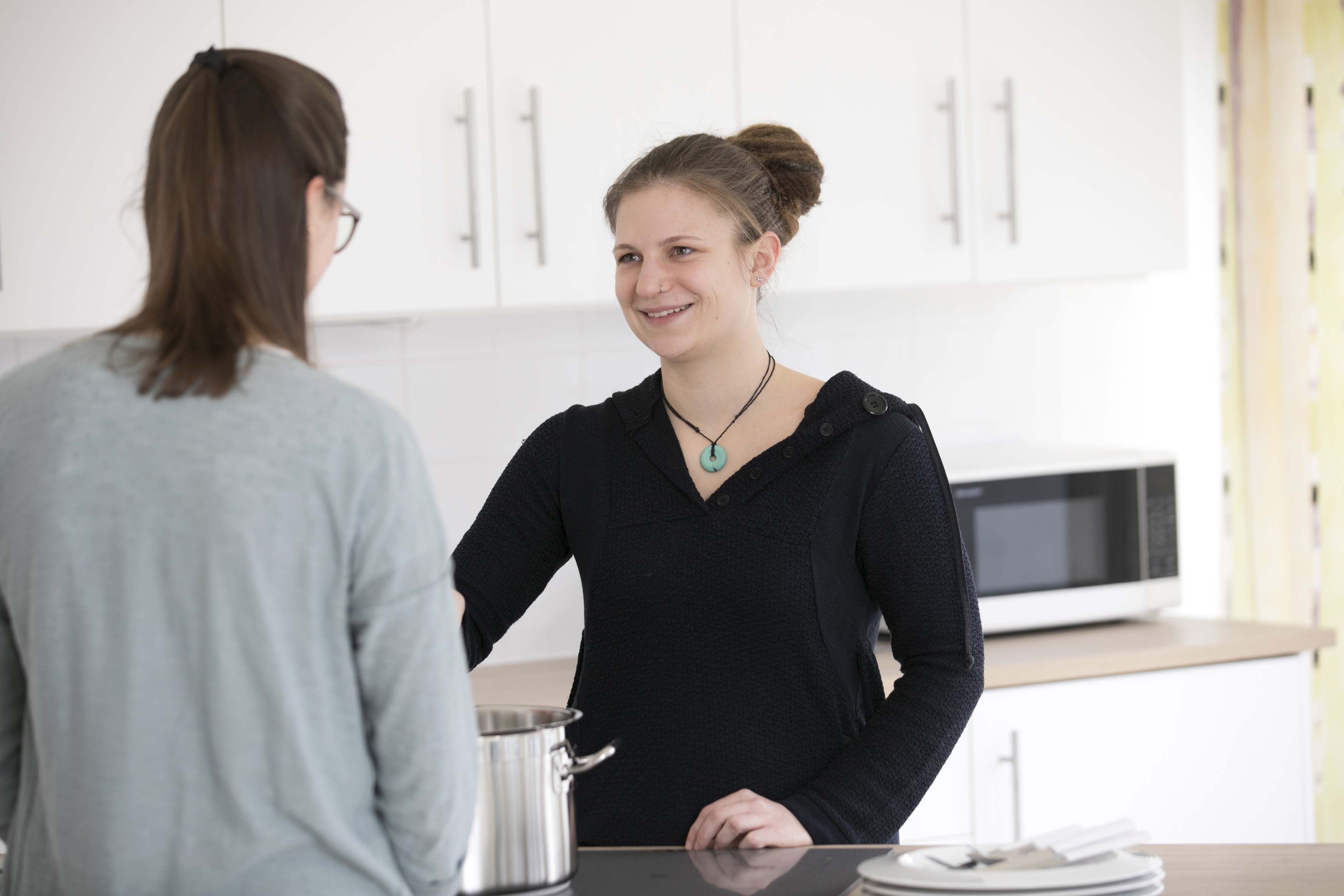 Valentina Schmolik wurde mit 14 schwanger, heute arbeitet sie bei YoungMum mit.  Valentina Schmolik wurde mit 14 schwanger, heute arbeitet sie bei YoungMum mit.