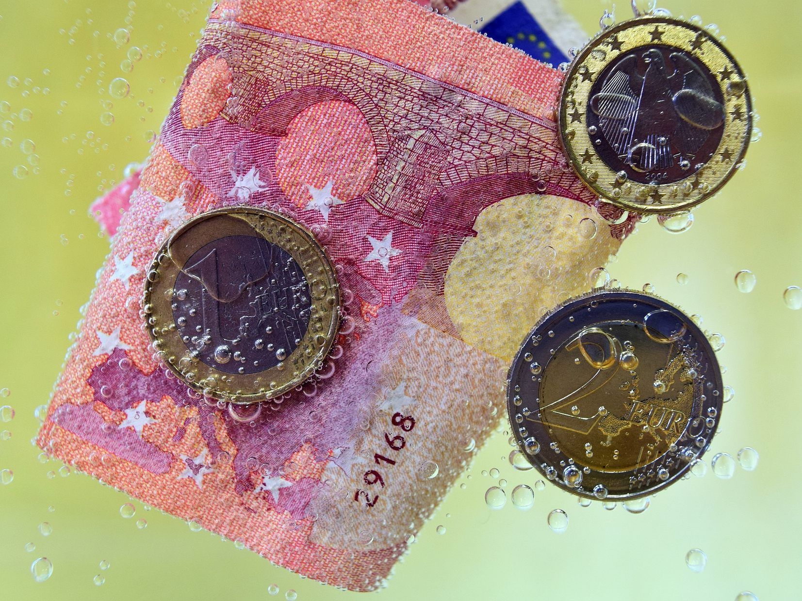 Die Dealer ließen Drogen und Geld in der Wiener Donau verschwinden.