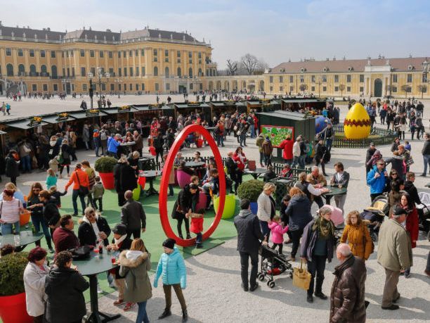 Von 6. bis 23. April findet vor dem Schloss Schönbrunn der Ostermarkt statt. Von 6. bis 23. April findet vor dem Schloss Schönbrunn der Ostermarkt statt.