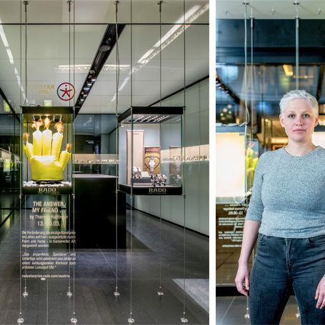 Theresa Hattinger präsentiert ihre Installation in der Wiener Rado Boutique.