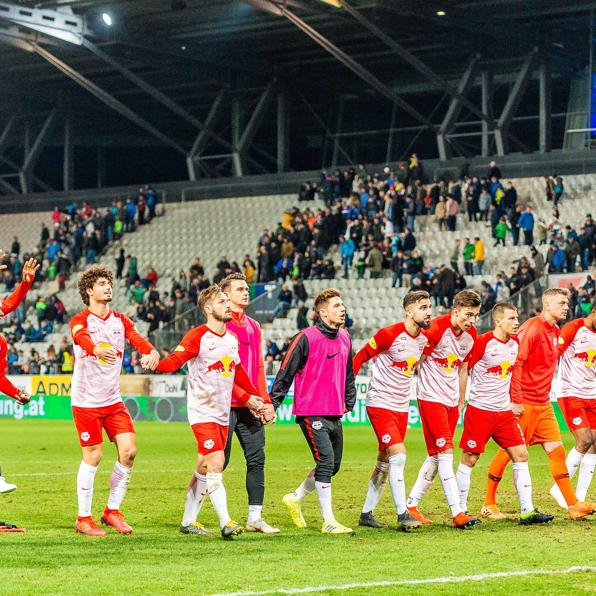 Red Bull Salzburg führt die Meistergruppe an.