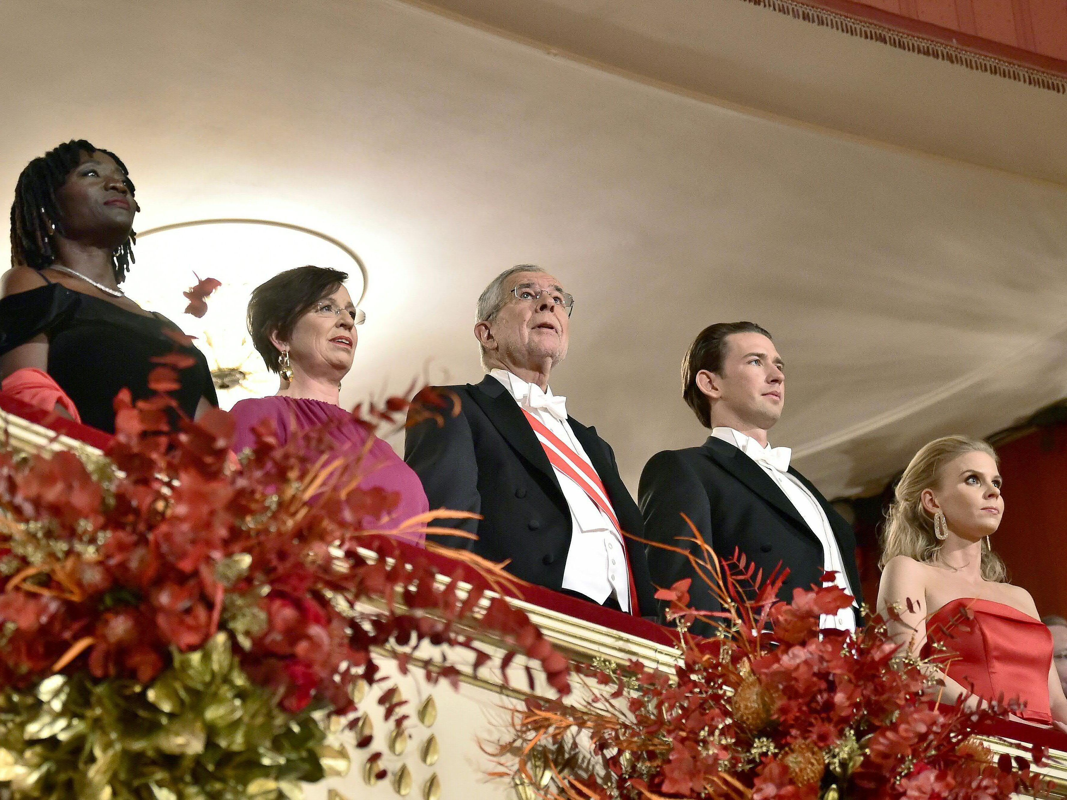 Bundespräsident Van der Bellen hat den Wiener Opernball sichtlich genossen. Bundespräsident Van der Bellen hat den Wiener Opernball sichtlich genossen.