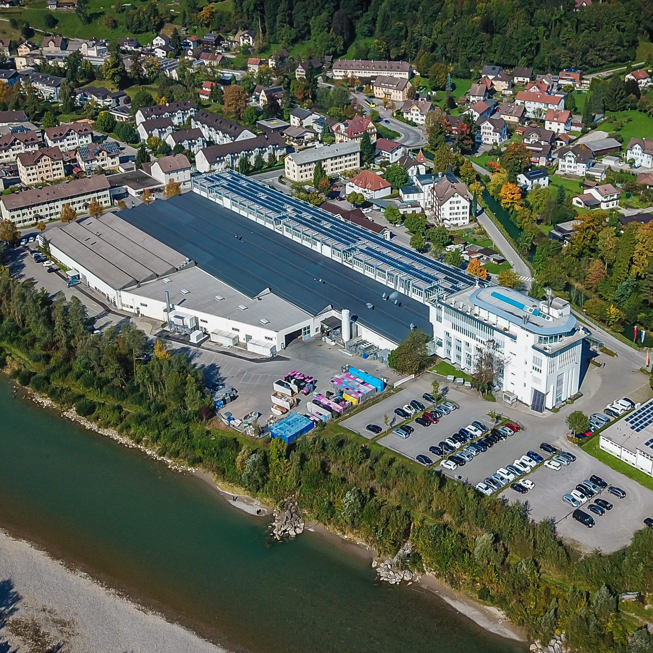 Faurecia Angell-Demmel in Kennelbach erweitert den Standort.