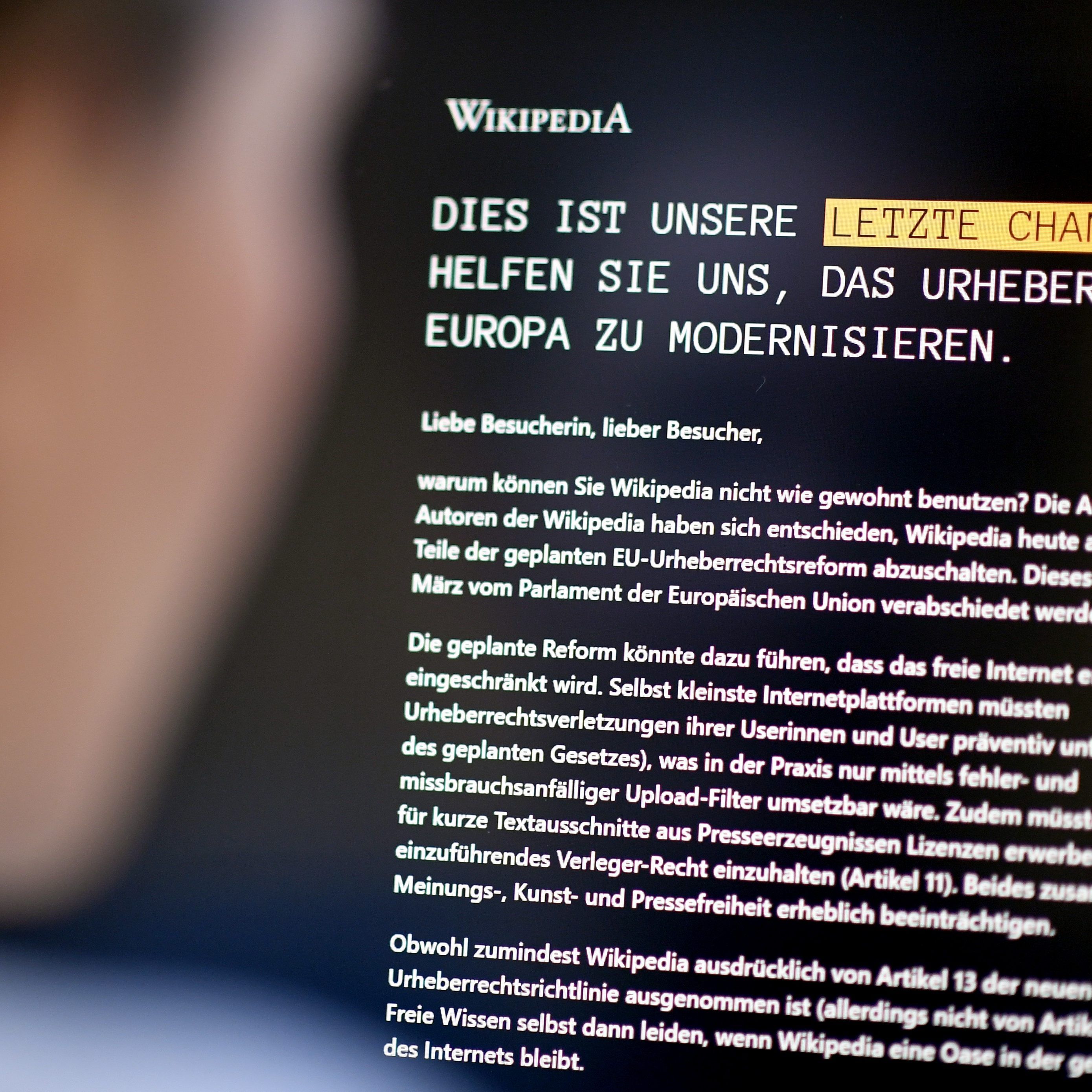 Die deutsche und tschechische Wikipedia bleibt heute schwarz.