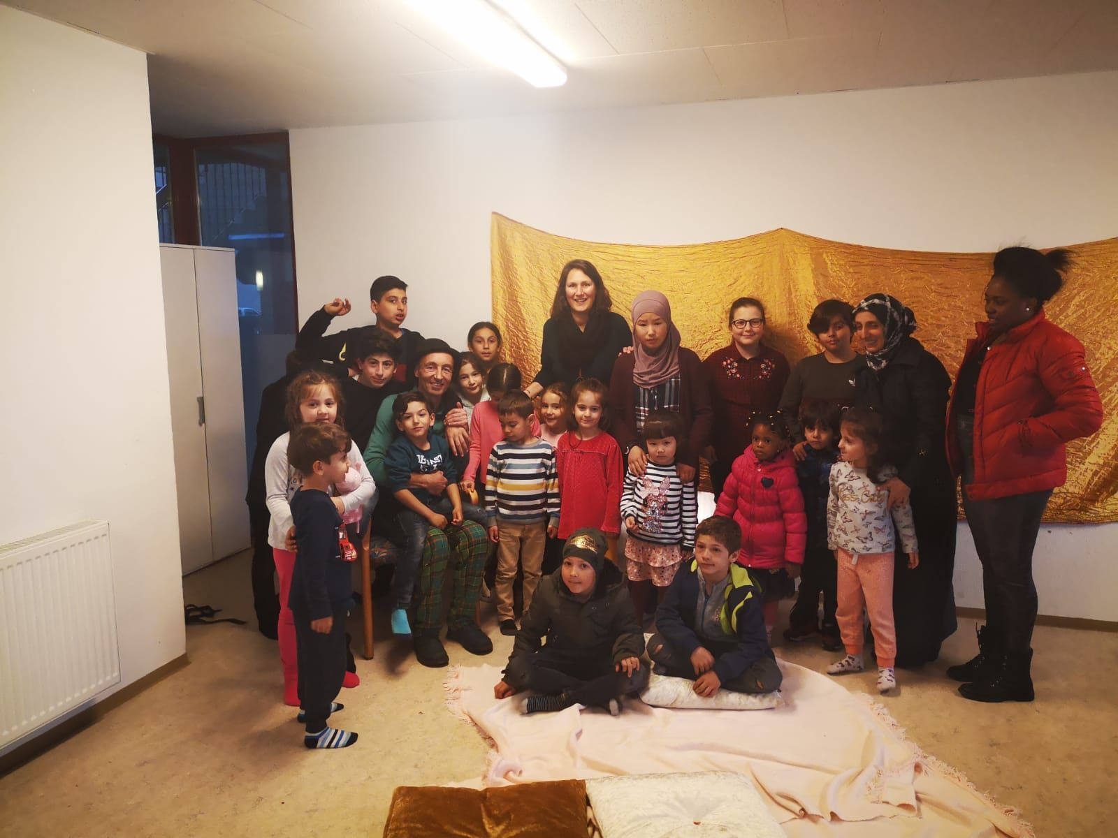 Das Bilderbuchkino kommt bei den Kindern sehr gut an.