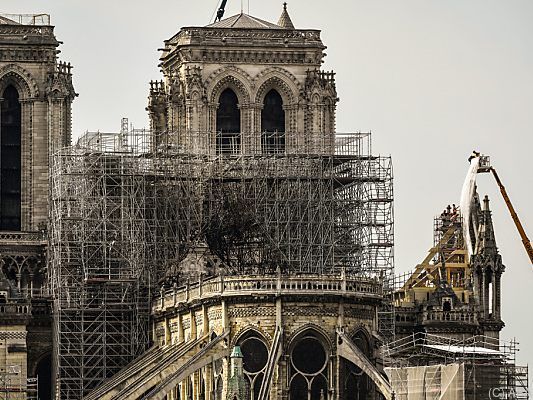 Das Dach war bei dem Brand großteils zerstört worden Das Dach war bei dem Brand großteils zerstört worden