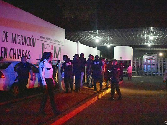 Mexikanische Polizei beim Flüchtlingslager in Tapachula