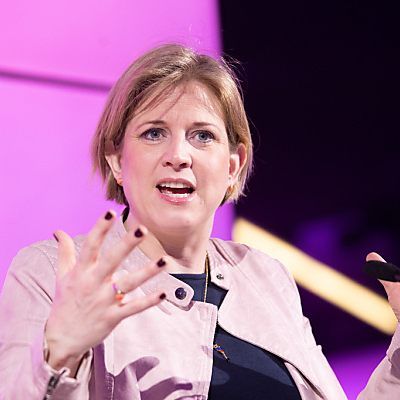 NEOS-Chefin - fast - aus der Babypause zurück