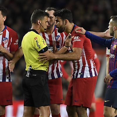 Vier Spiele für Beleidigung, vier für Armziehen