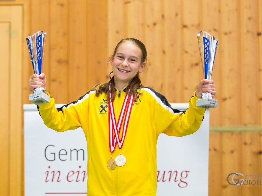 Antonia Veits mit ihren beiden Pokalen!