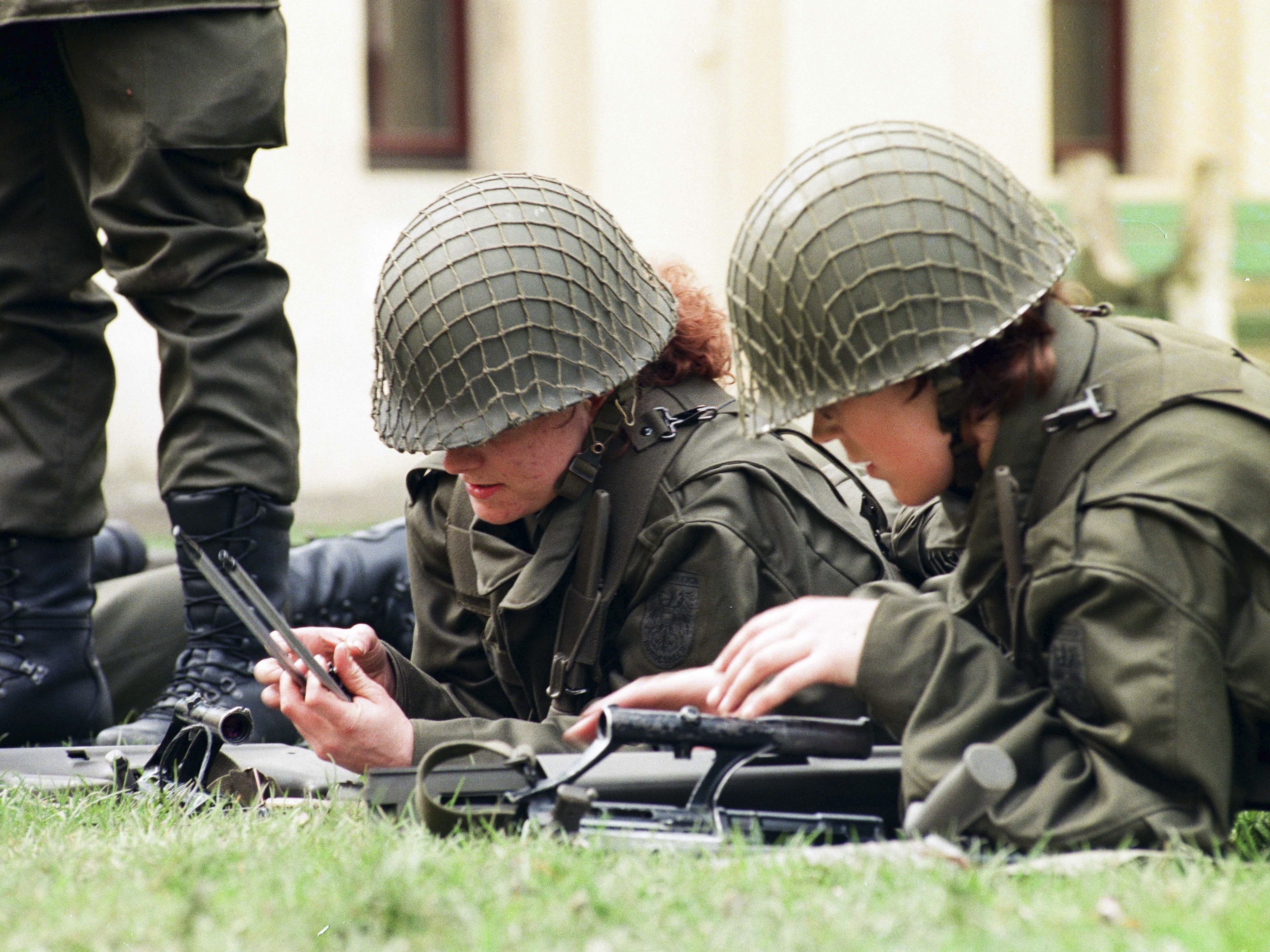 Das Bundesheer sperrt Mitglieder der Identitären nicht mehr grundsätzlich. Das Bundesheer sperrt Mitglieder der Identitären nicht mehr grundsätzlich.