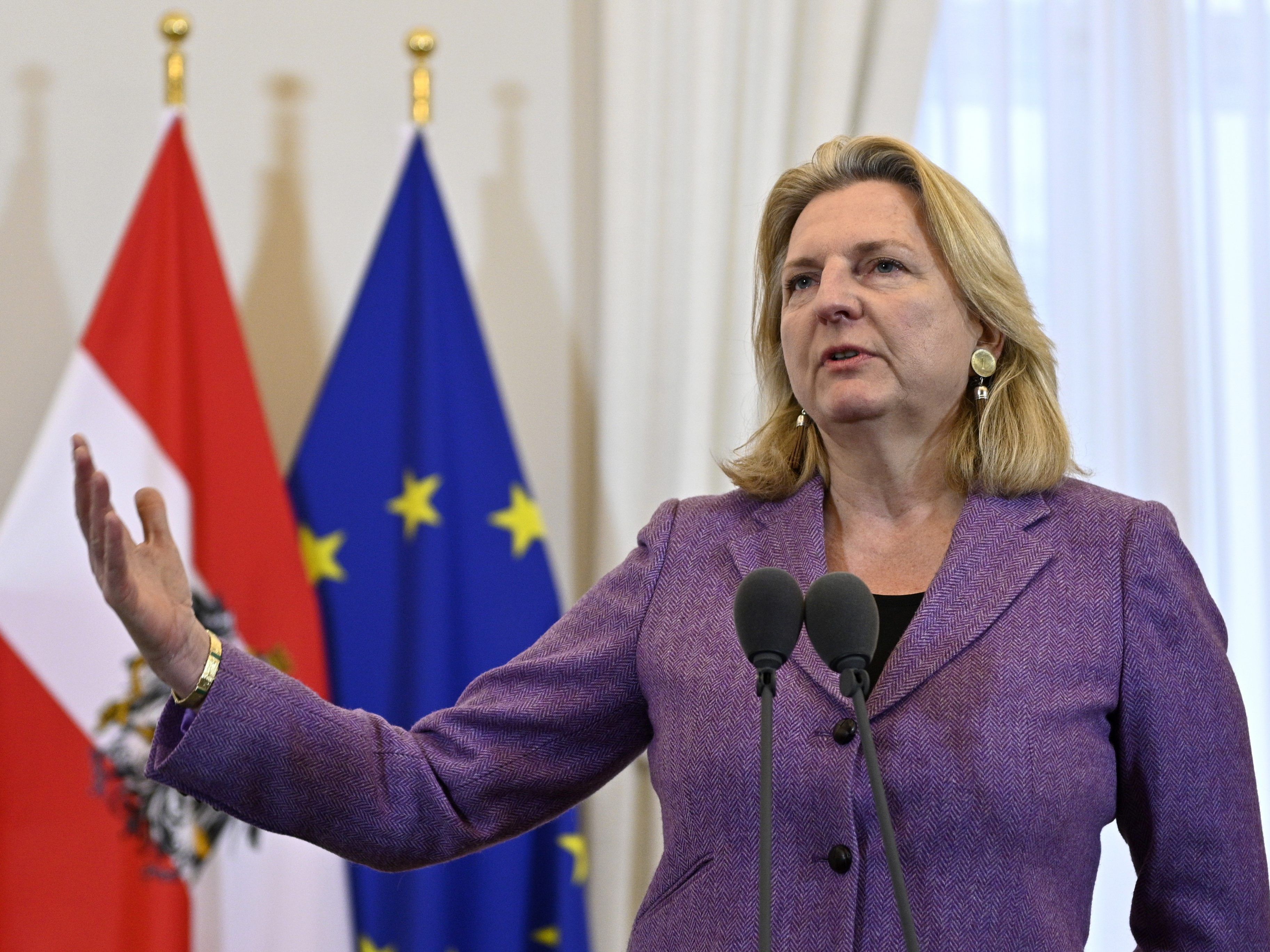 Karin Kneissl wird ihren omanischen Amtskollegen heute empfangen. Karin Kneissl wird ihren omanischen Amtskollegen heute empfangen.