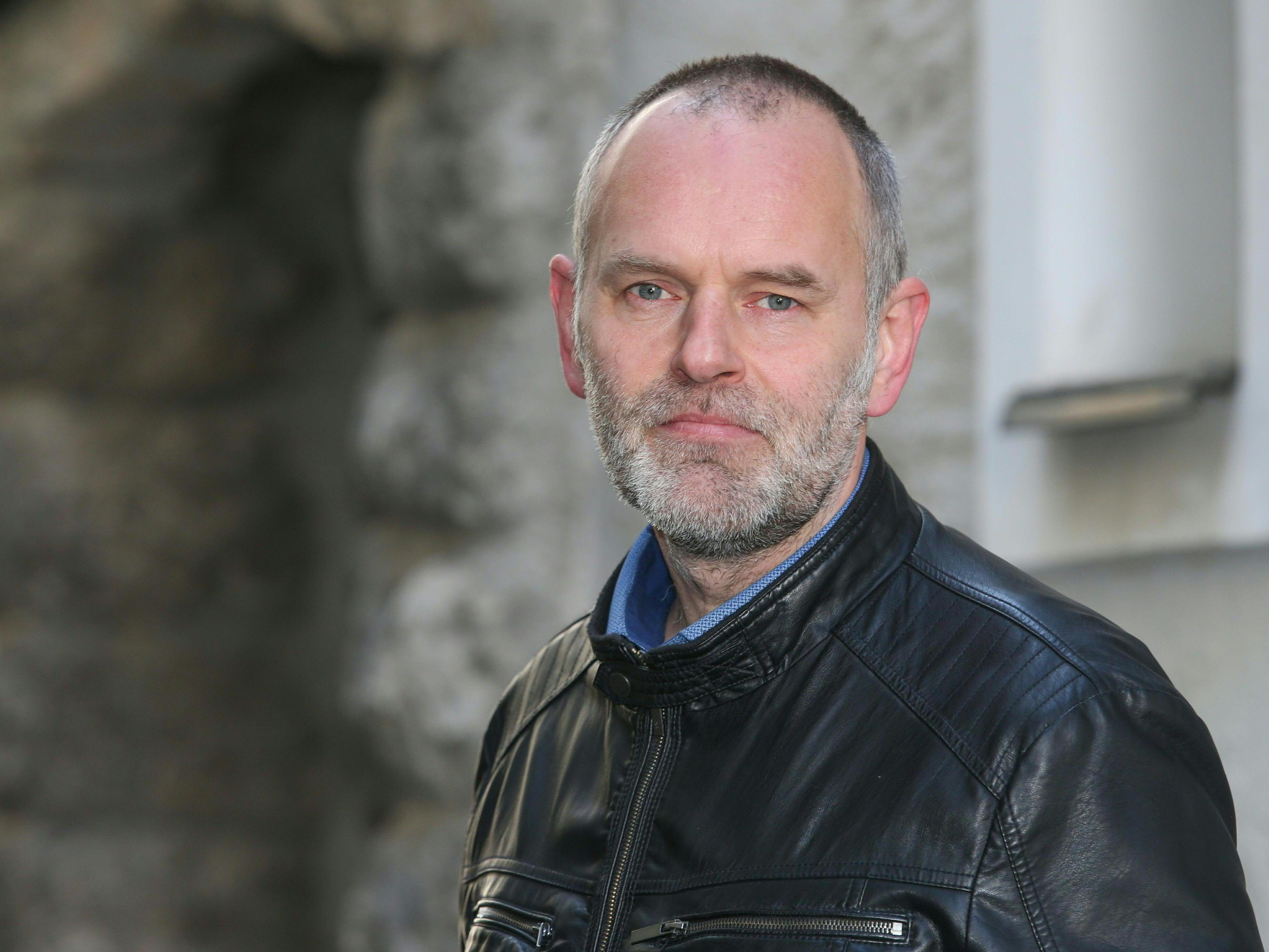 Christian Schilcher wollte mit dem Gedicht "bestimmte Themen pointiert vermitteln." Christian Schilcher wollte mit dem Gedicht "bestimmte Themen pointiert vermitteln."