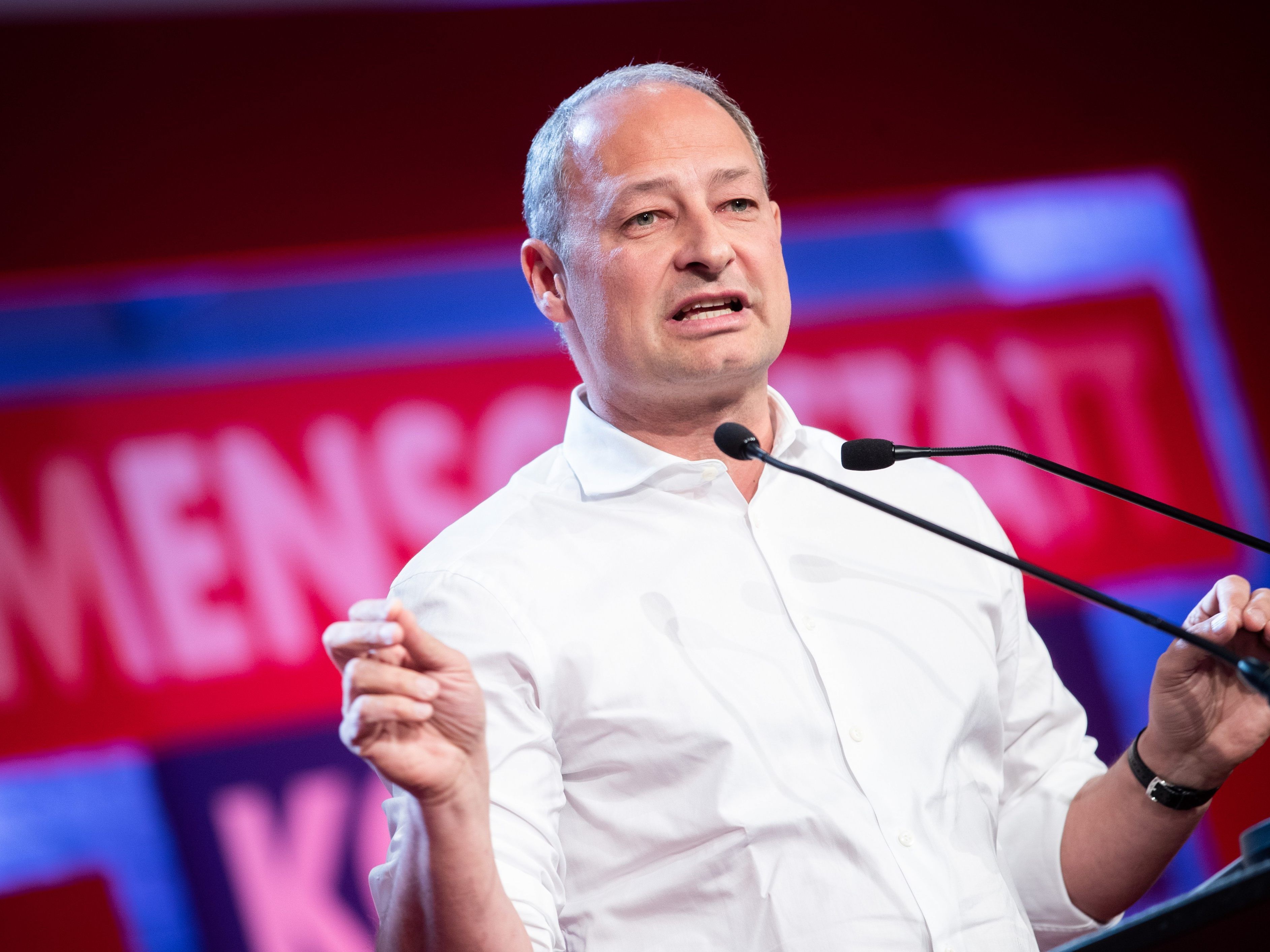 "Jeder muss sich an die Grundwerte halten", so Schieder.