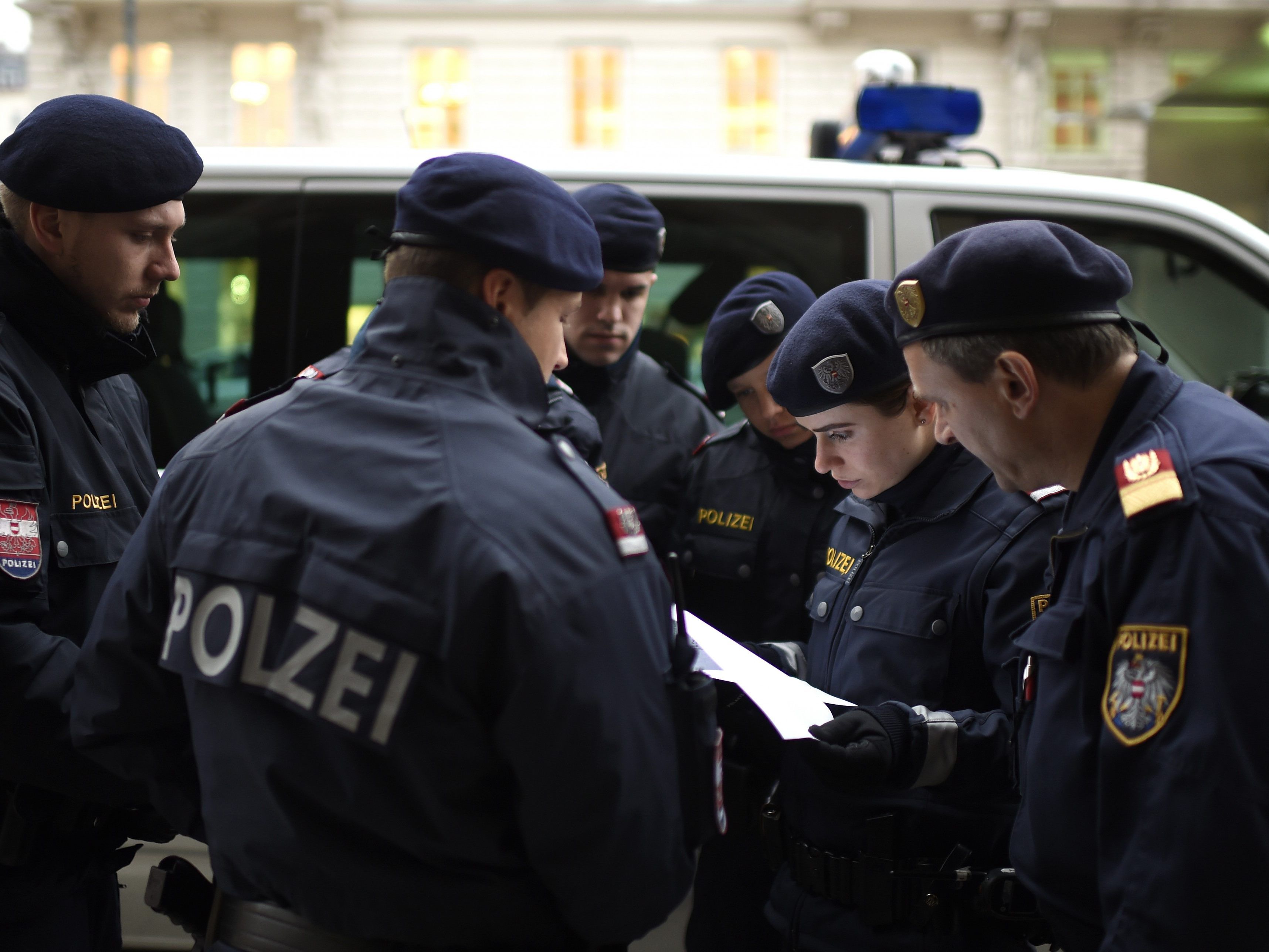 Die Wiener Polizei führte eine Schwerpunktaktion durch. Die Wiener Polizei führte eine Schwerpunktaktion durch.