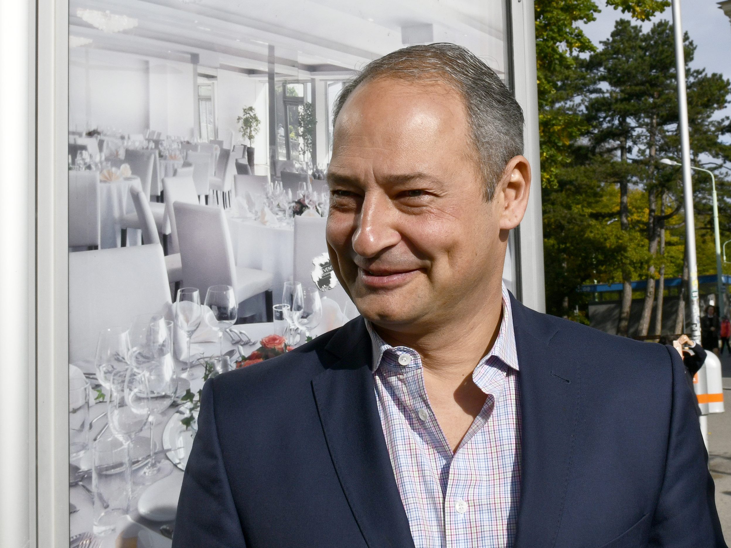 Andreas Schieder verteilte Kaffee und Jausensackerl. Andreas Schieder verteilte Kaffee und Jausensackerl.