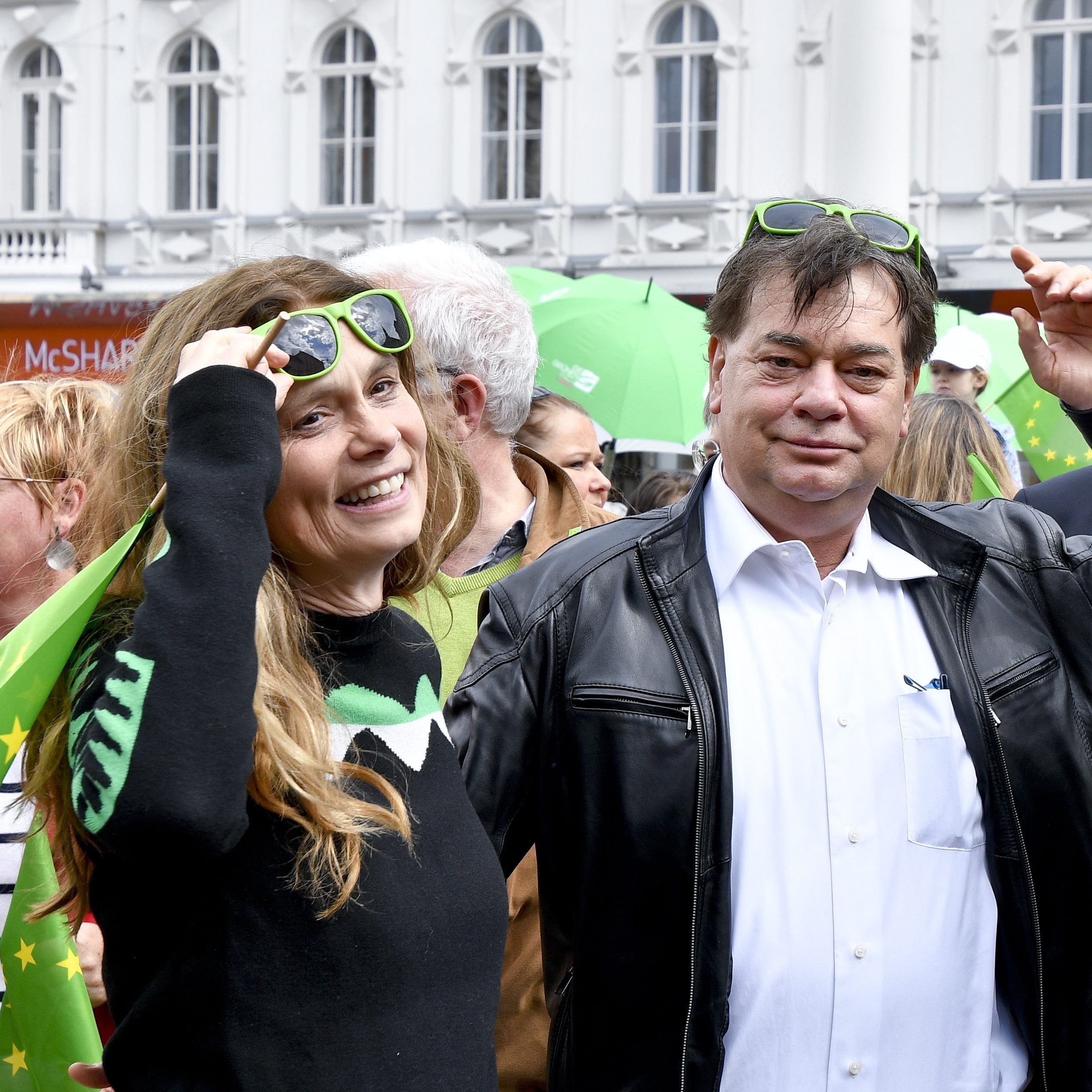 Die Spitzenkandidaten Werner Kogler (M), Sarah Wiener (L) und Robert Habeck (Bundesvorsitzender von Bündnis 90/Die Grünen)