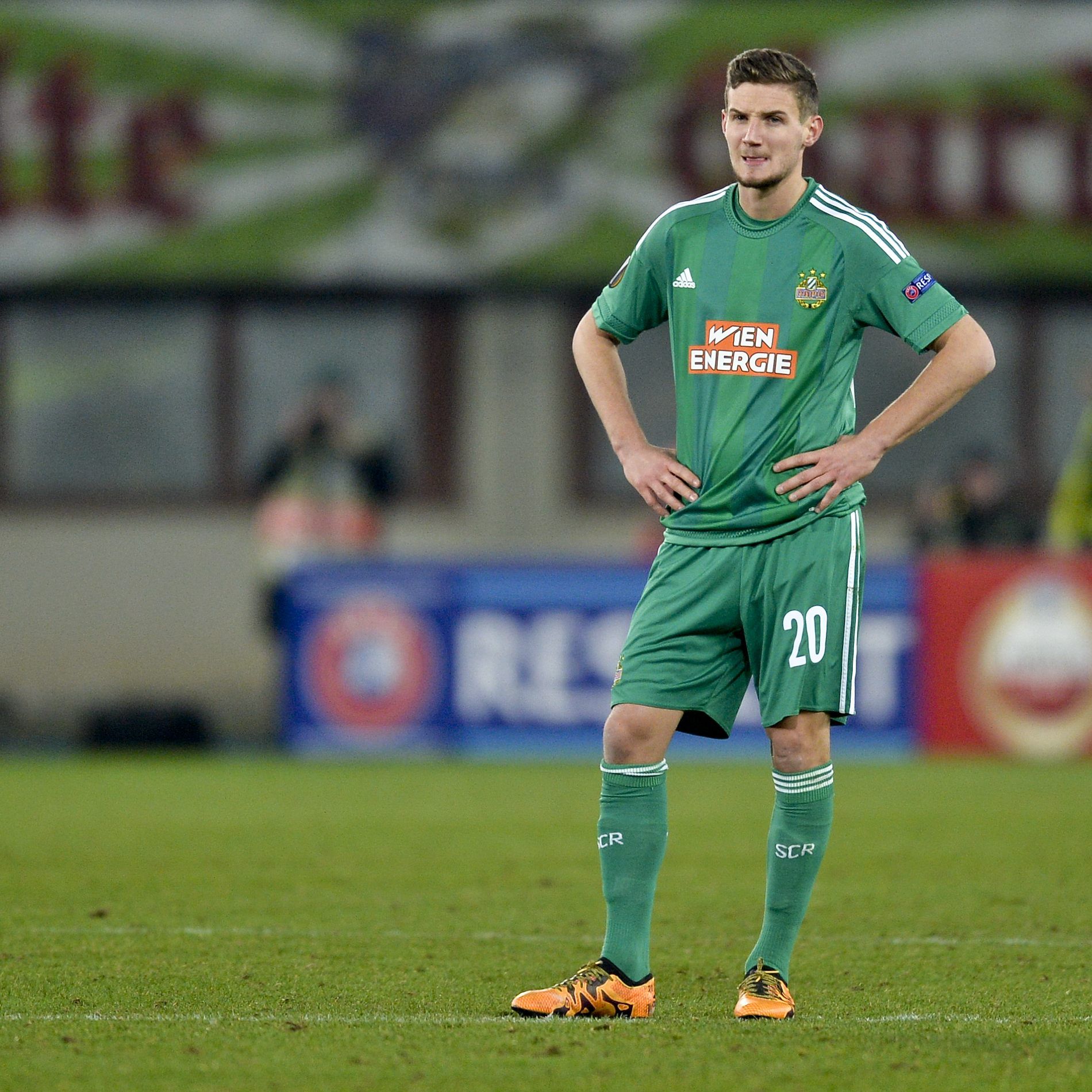 Maximilian Hofmann erhielt wegen Schiedsrichter-Kritik die Rote Karte.