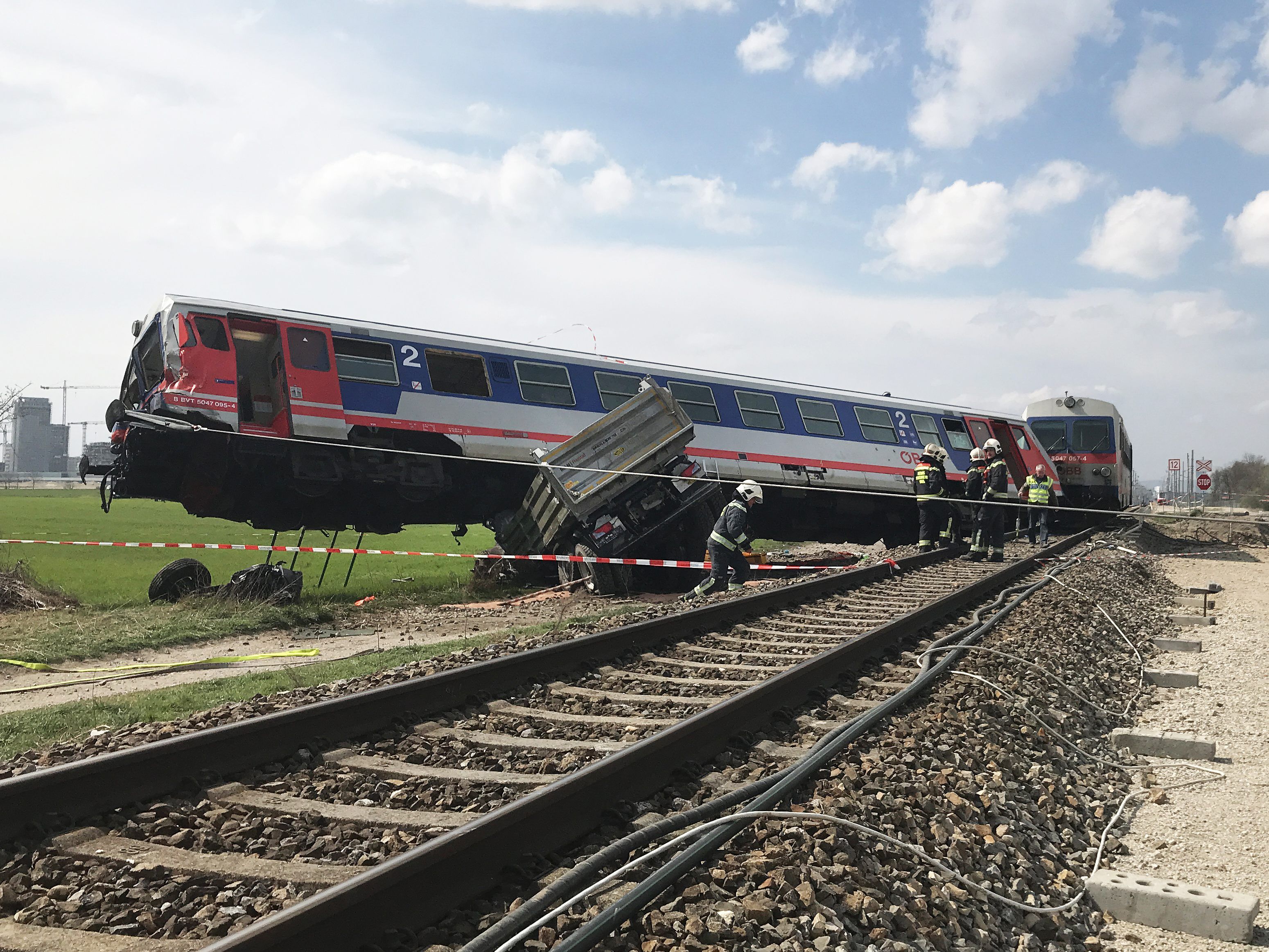 Beim Unfall wurden mehrere Personen verletzt. Beim Unfall wurden mehrere Personen verletzt.