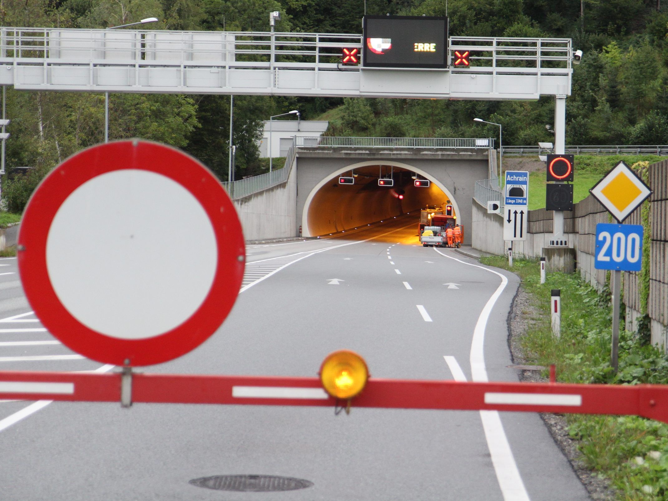 Laut Angaben des Landes bleibt der Achraintunnel den ganzen Mittwoch gesperrt.