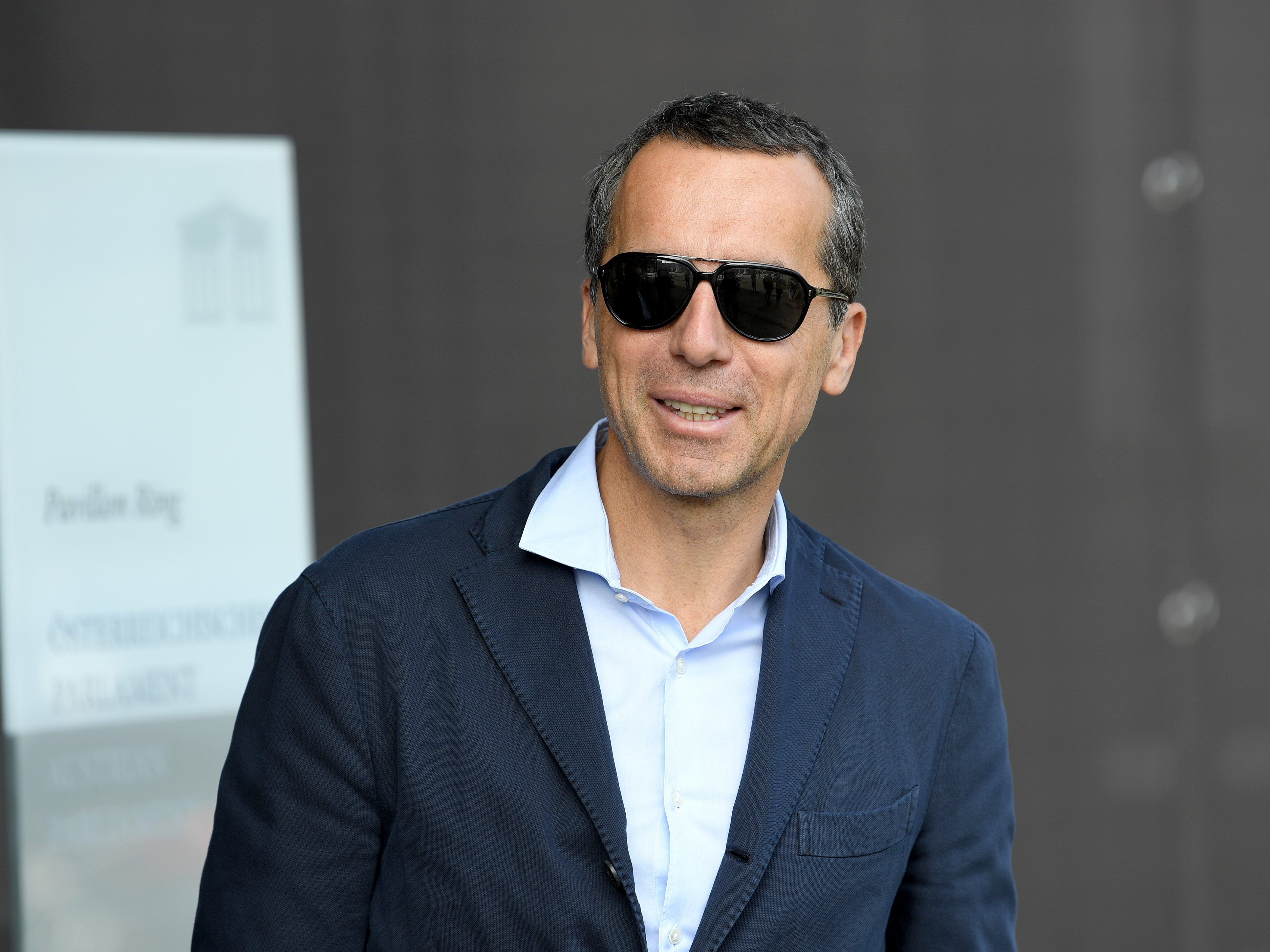 Christian Kern wäre nicht der erste Ex-Politiker, der einen Posten in einem russisch staatlichen Unternehmen annimmt. Christian Kern wäre nicht der erste Ex-Politiker, der einen Posten in einem russisch staatlichen Unternehmen annimmt.