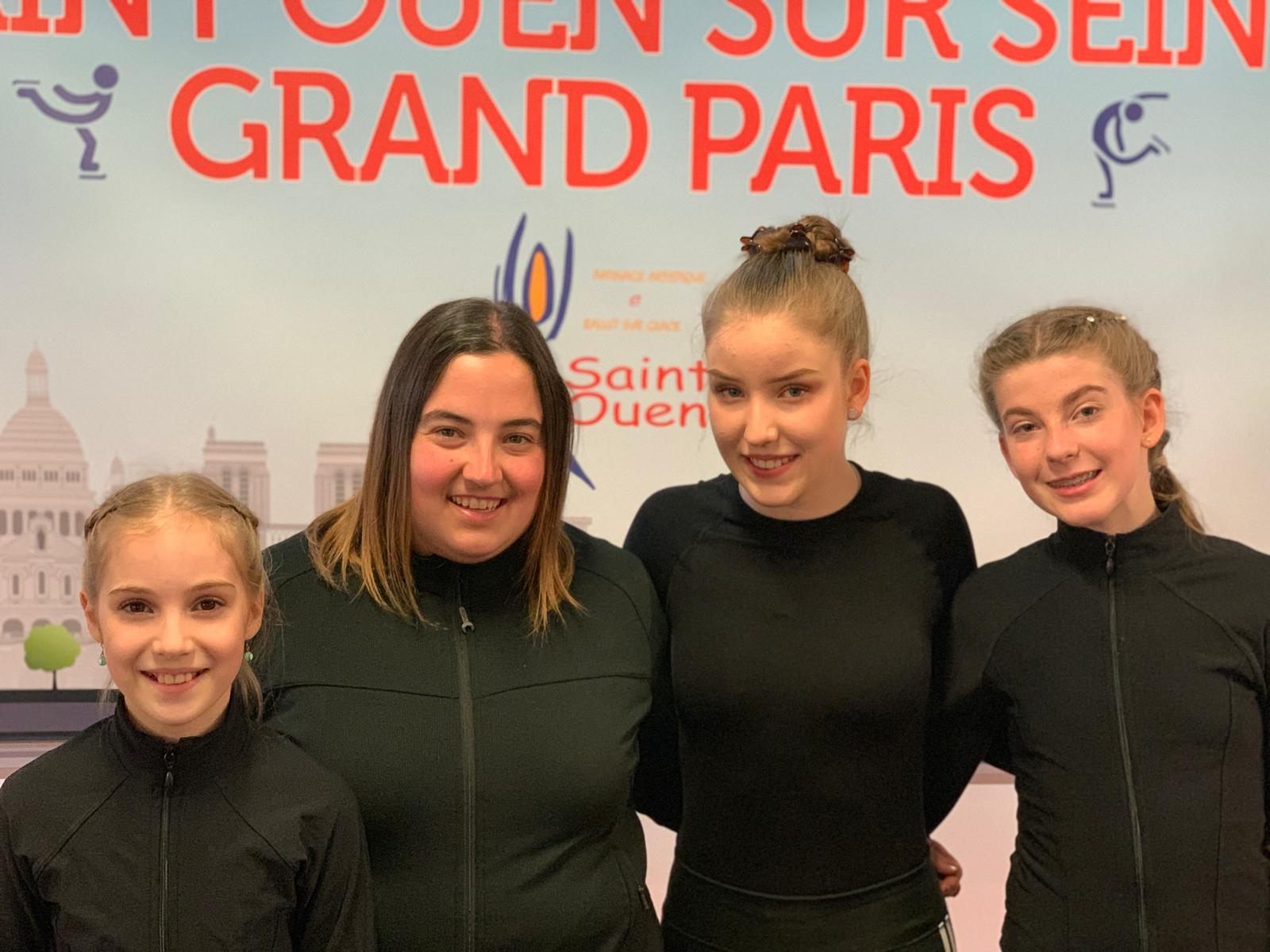 Laura, Eva-Maria, Florentina und Isabelle in Paris