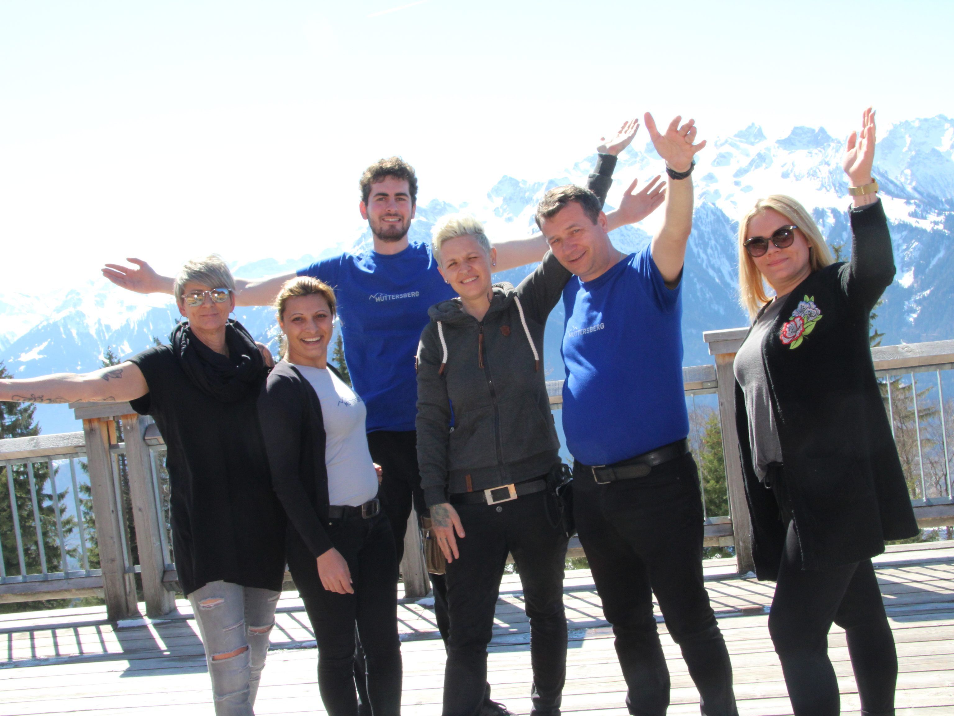 Das Muttersberg Seilbahn- und Alpengasthofteam bietet einen verlängerten Osterbetrieb bis von Karfreitag bis einschließlich Ostermontag an Das Muttersberg Seilbahn- und Alpengasthofteam bietet einen verlängerten Osterbetrieb bis von Karfreitag bis einschließlich Ostermontag an
