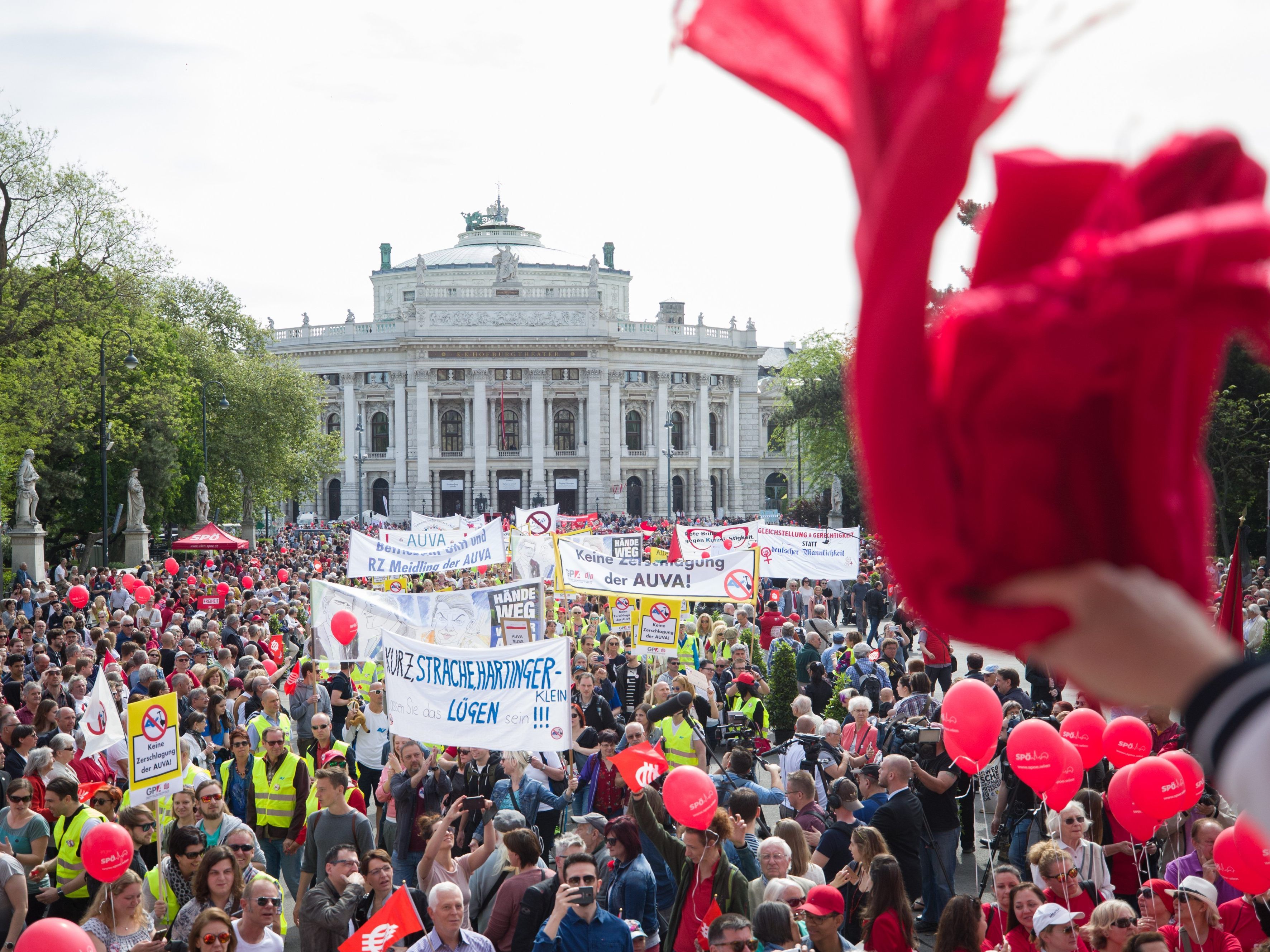 Bei der SPÖ findet der traditionalle Maiaufmarsch statt.